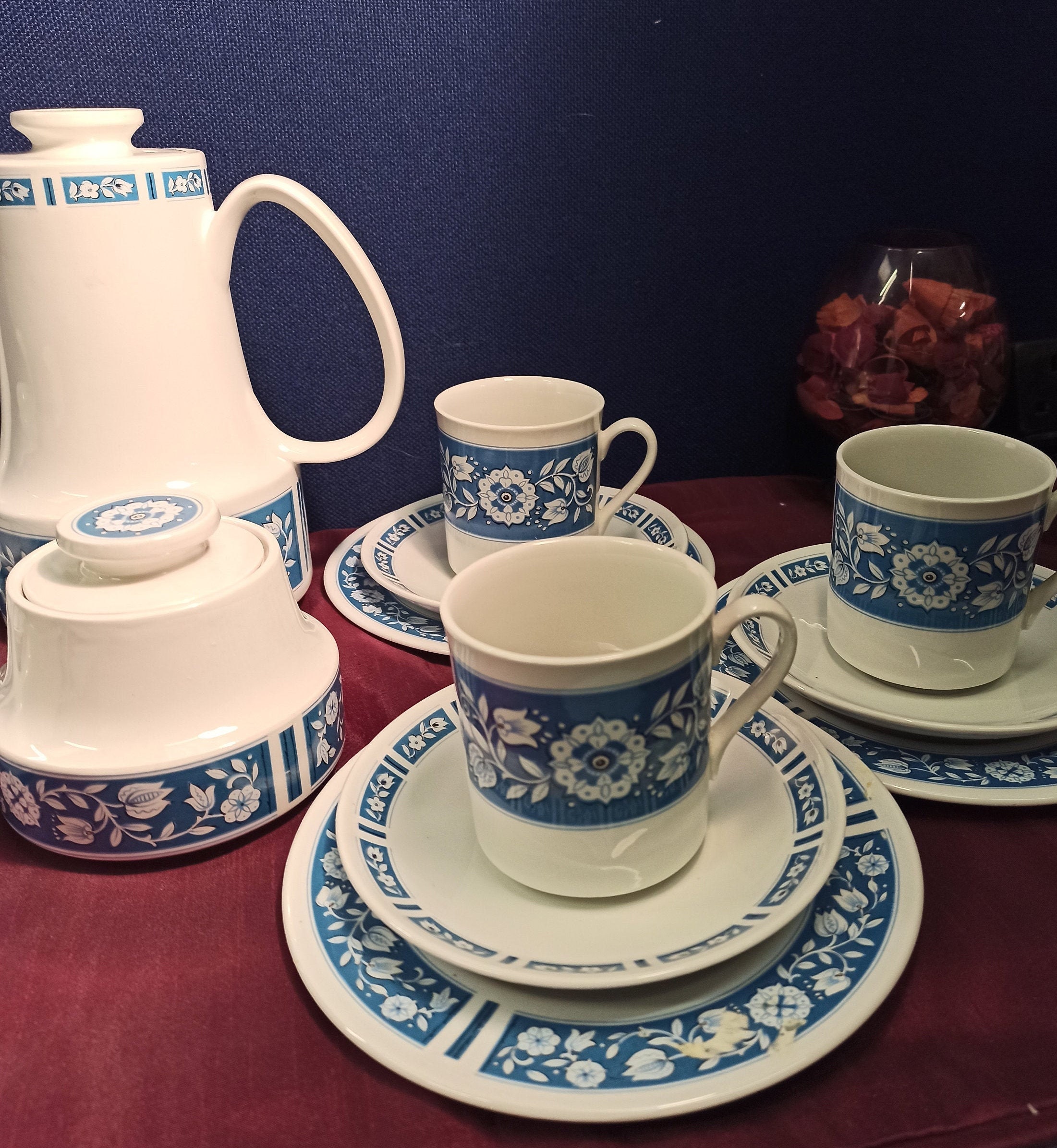 Myott Tea Set "Verona"- Very Good Condition - c.1960s - 6 Cups, 6 Saucers, 6 Side Plates, Teapot, Milk Jug, Sugar Bowl. - Image 2