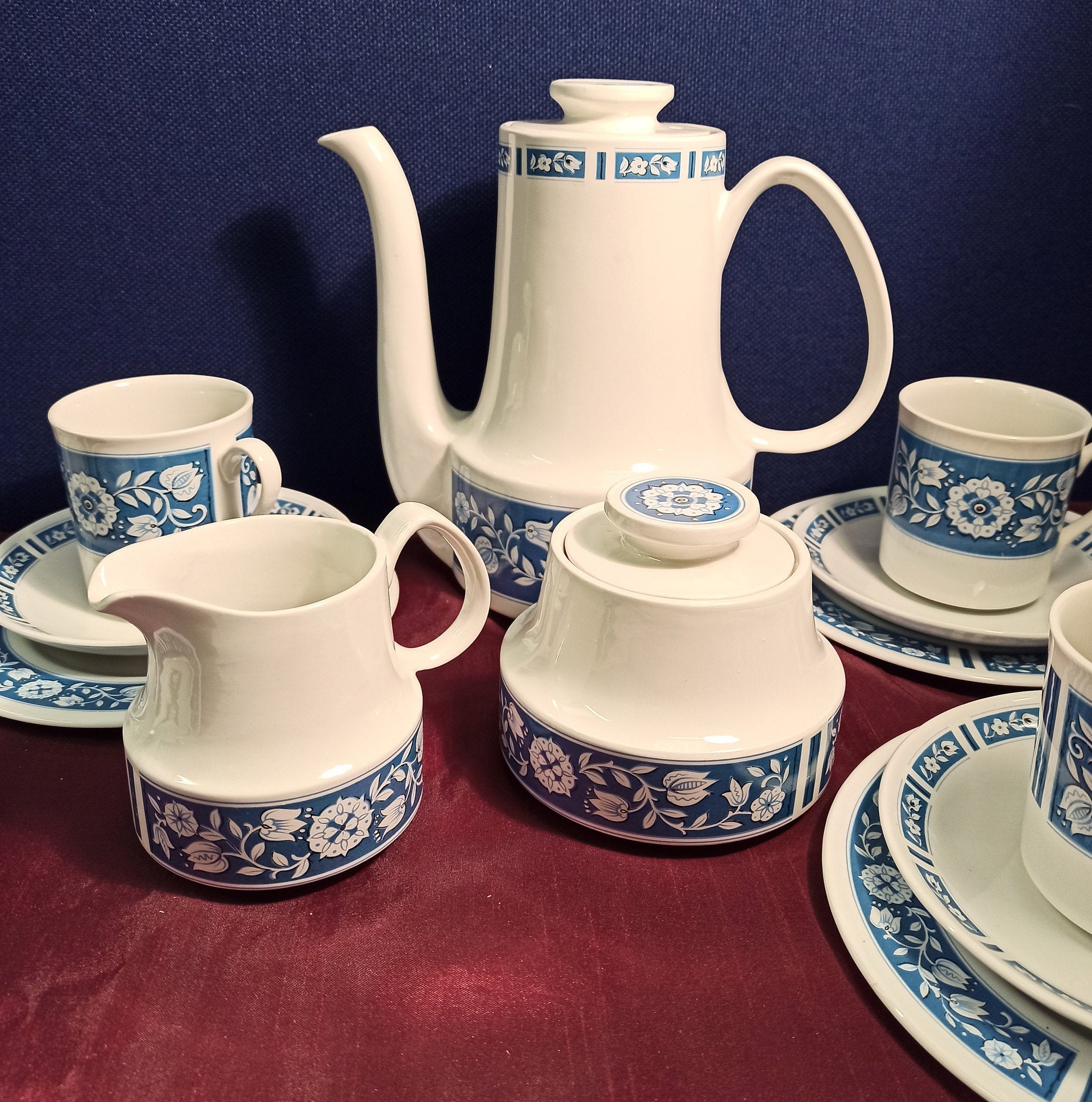 Myott Tea Set "Verona"- Very Good Condition - c.1960s - 6 Cups, 6 Saucers, 6 Side Plates, Teapot, Milk Jug, Sugar Bowl. - Image 3