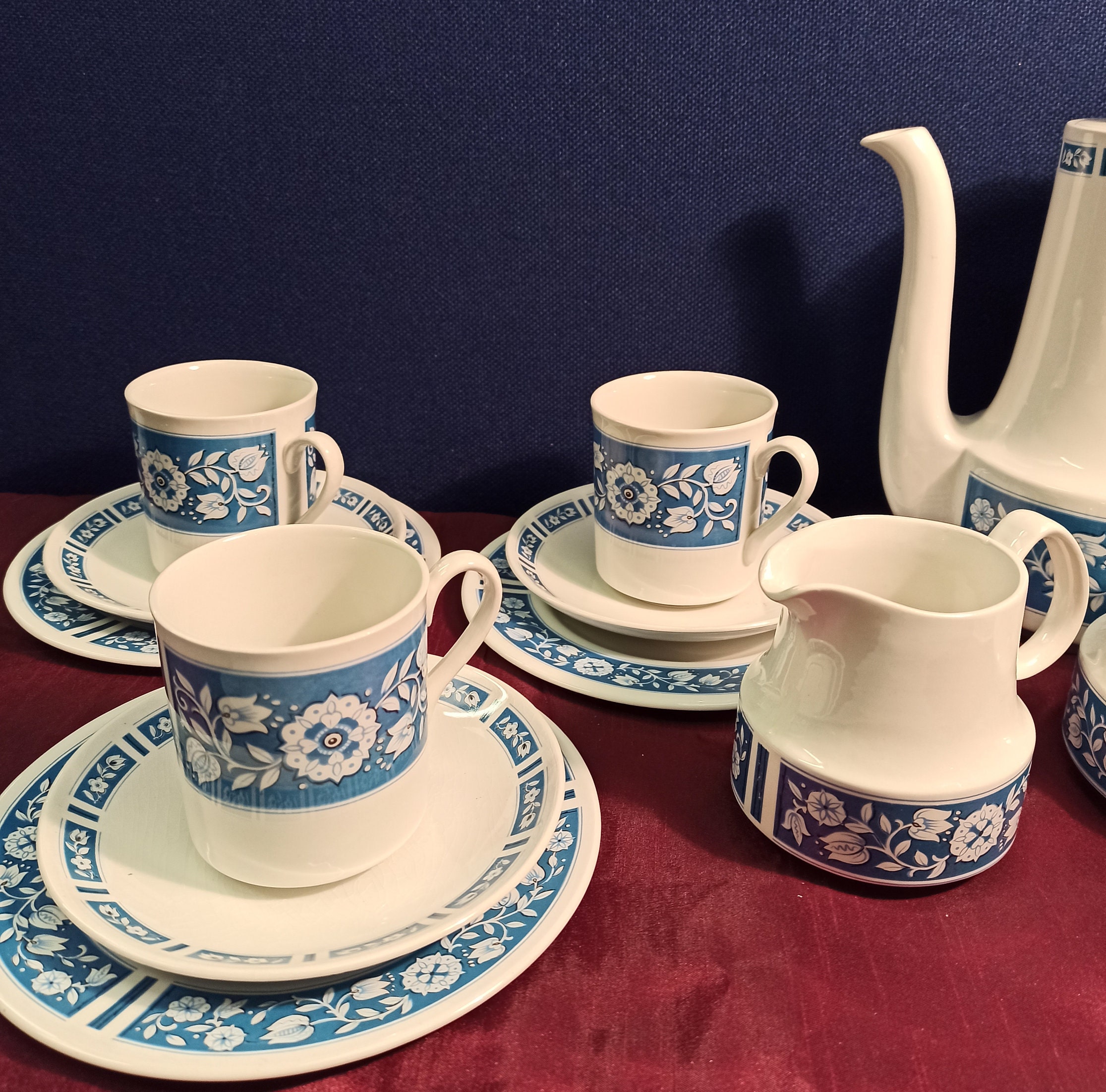Myott Tea Set "Verona"- Very Good Condition - c.1960s - 6 Cups, 6 Saucers, 6 Side Plates, Teapot, Milk Jug, Sugar Bowl. - Image 4