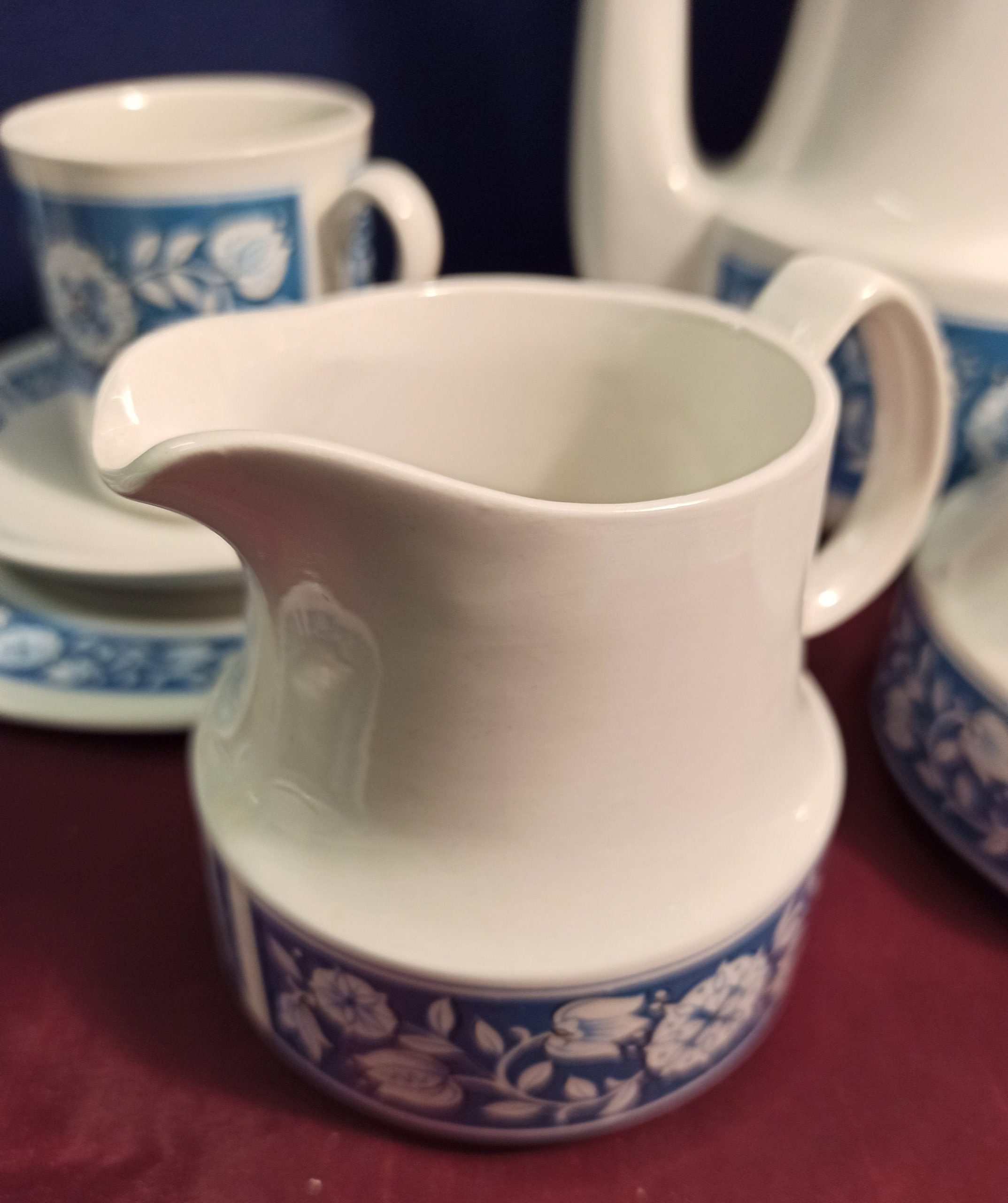 Myott Tea Set "Verona"- Very Good Condition - c.1960s - 6 Cups, 6 Saucers, 6 Side Plates, Teapot, Milk Jug, Sugar Bowl. - Image 6