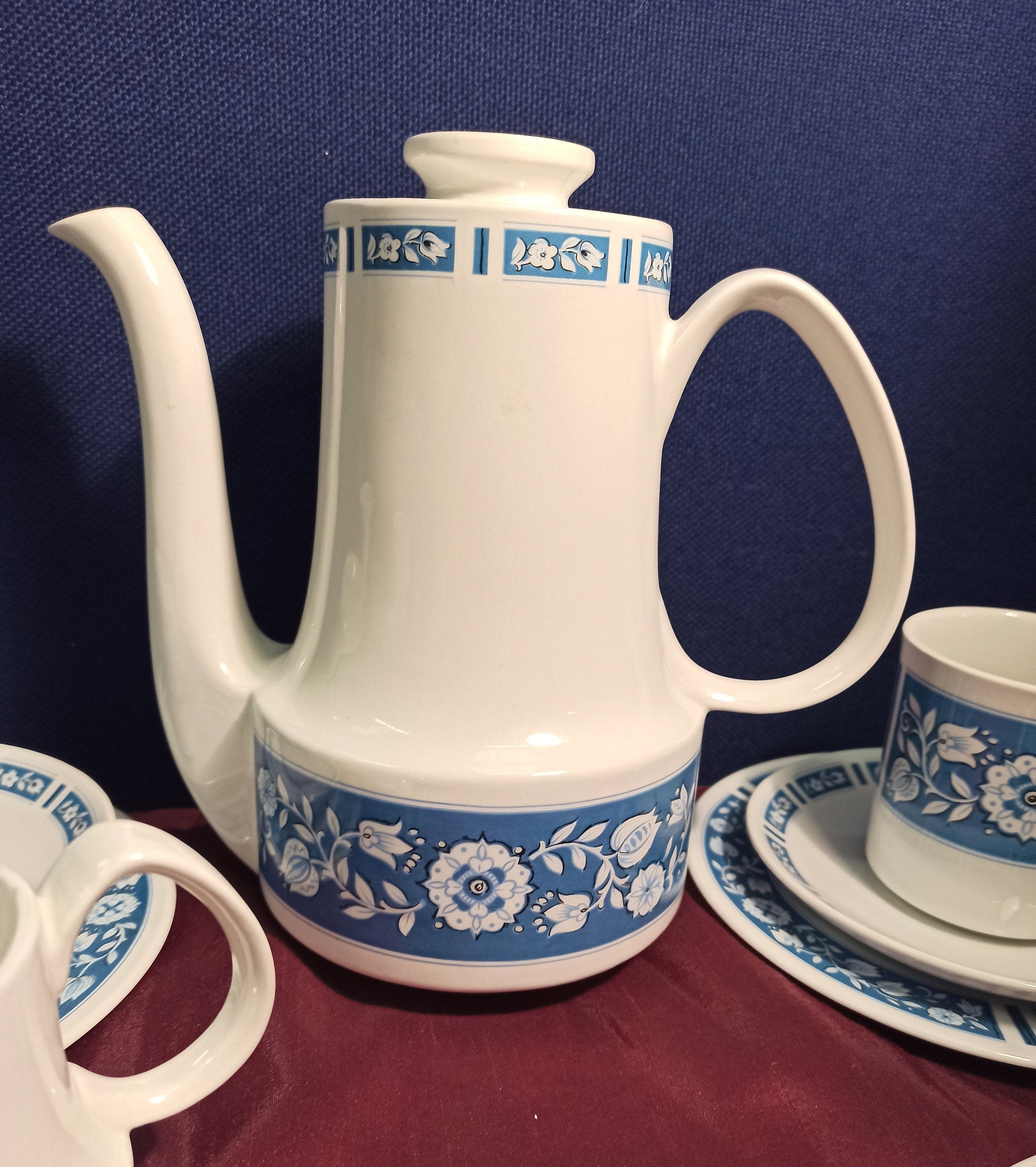 Myott Tea Set "Verona"- Very Good Condition - c.1960s - 6 Cups, 6 Saucers, 6 Side Plates, Teapot, Milk Jug, Sugar Bowl. - Image 7