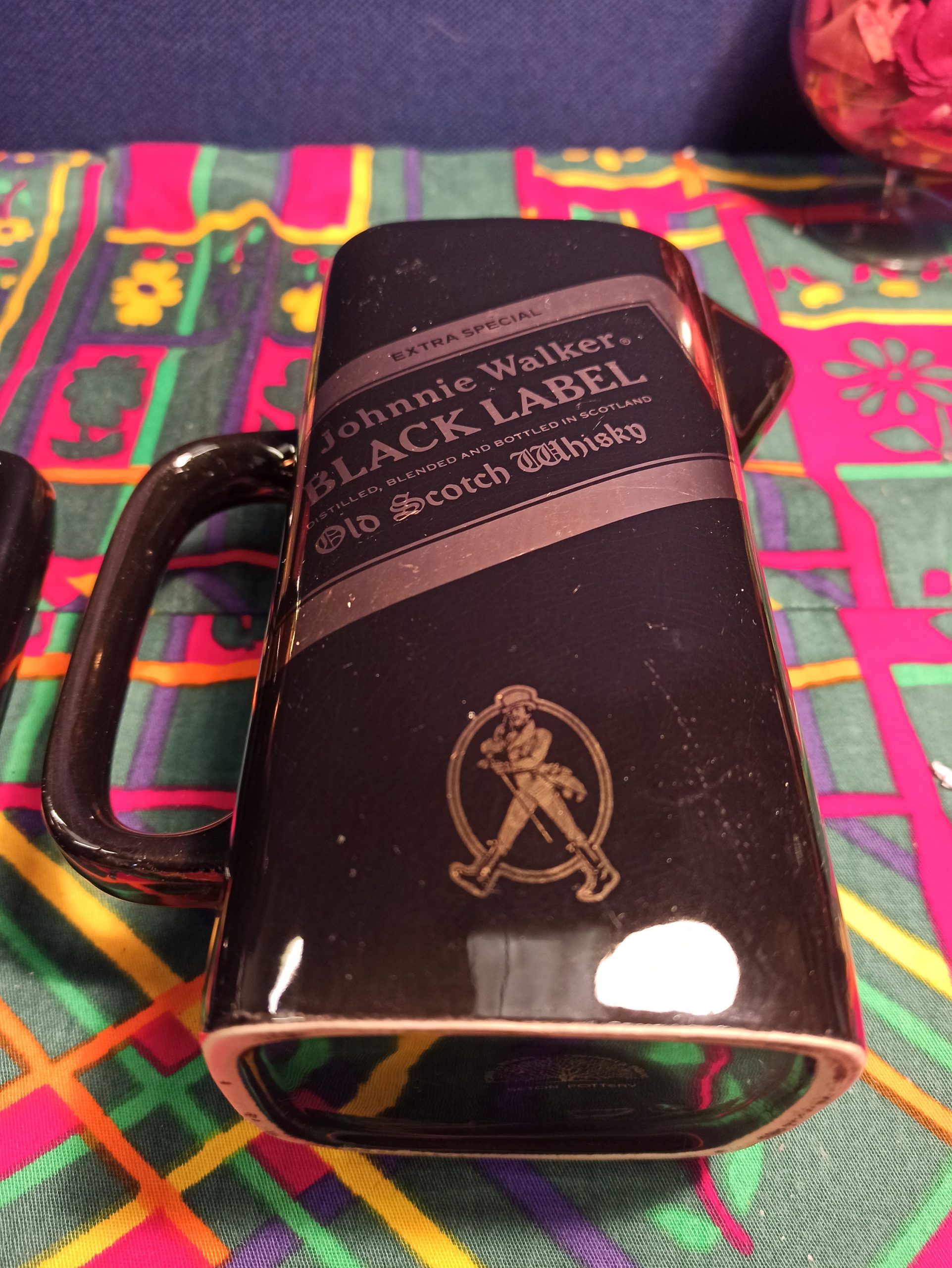 Pair of Black Jonnie Walker Pitchers / Tankards - Collectables - Image 3