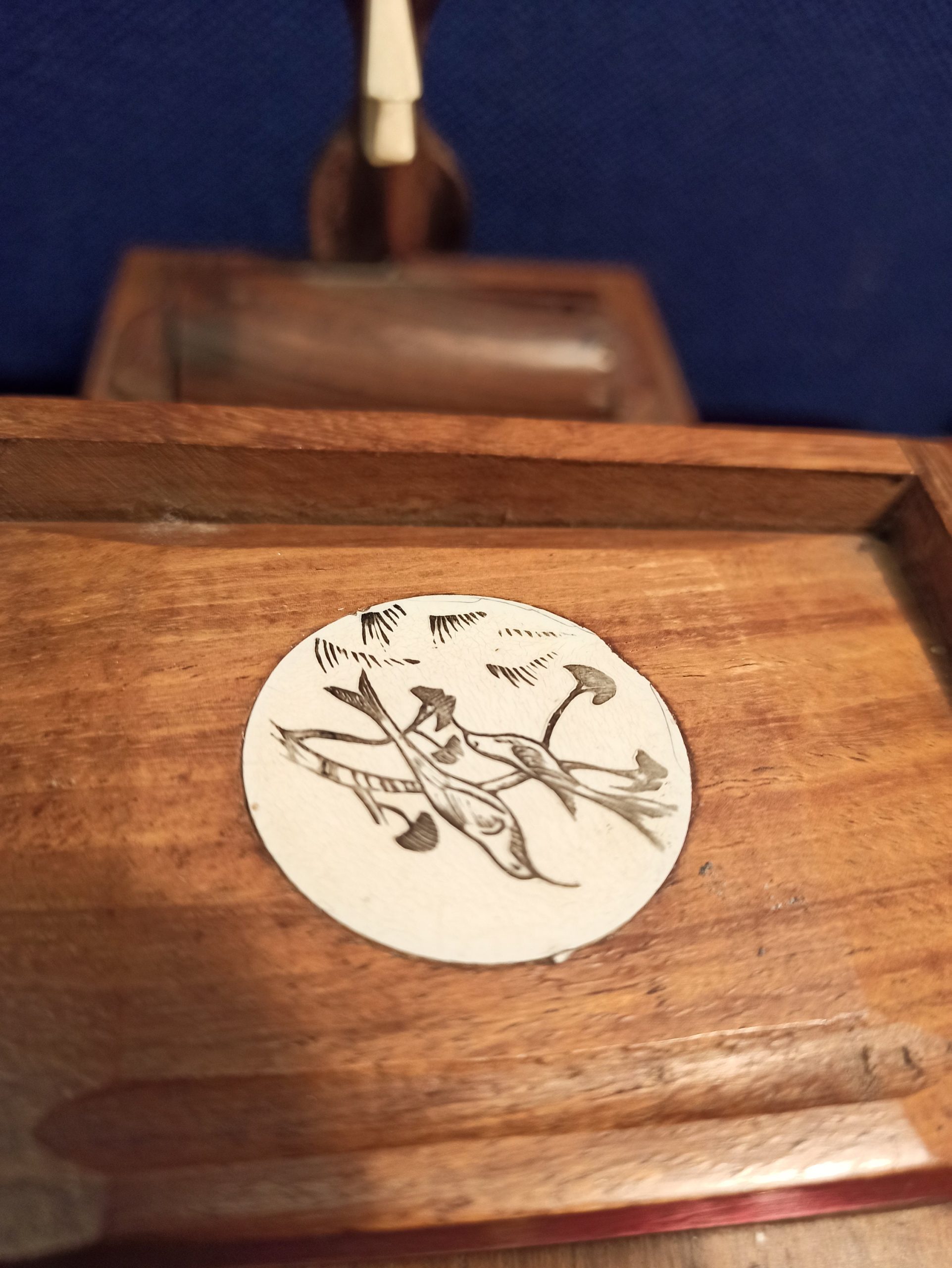 Cigarette Dispenser. Smoking Memorabilia - Bird takes cigarette out of box. Good condition - Image 4