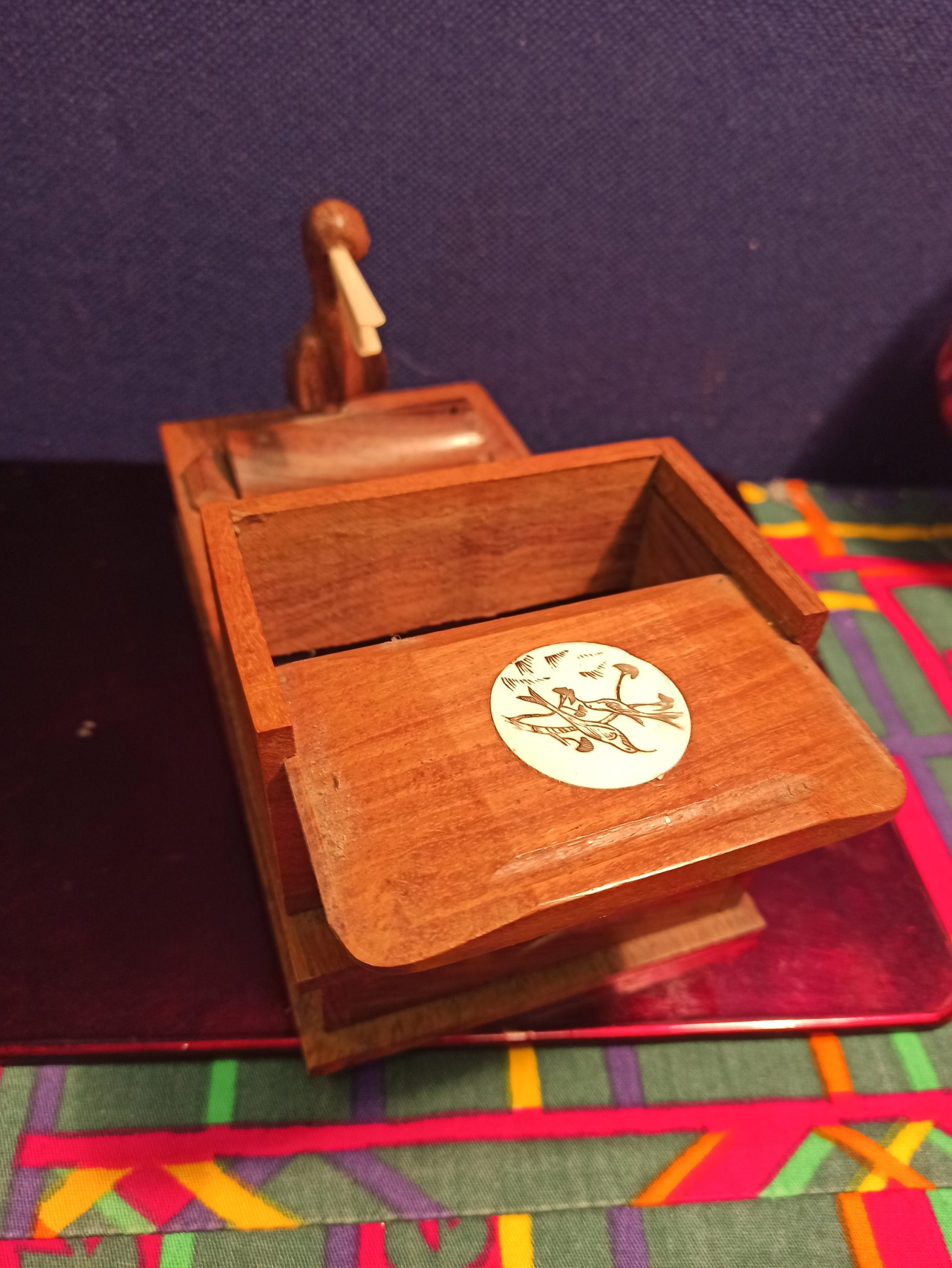Cigarette Dispenser. Smoking Memorabilia - Bird takes cigarette out of box. Good condition - Image 5