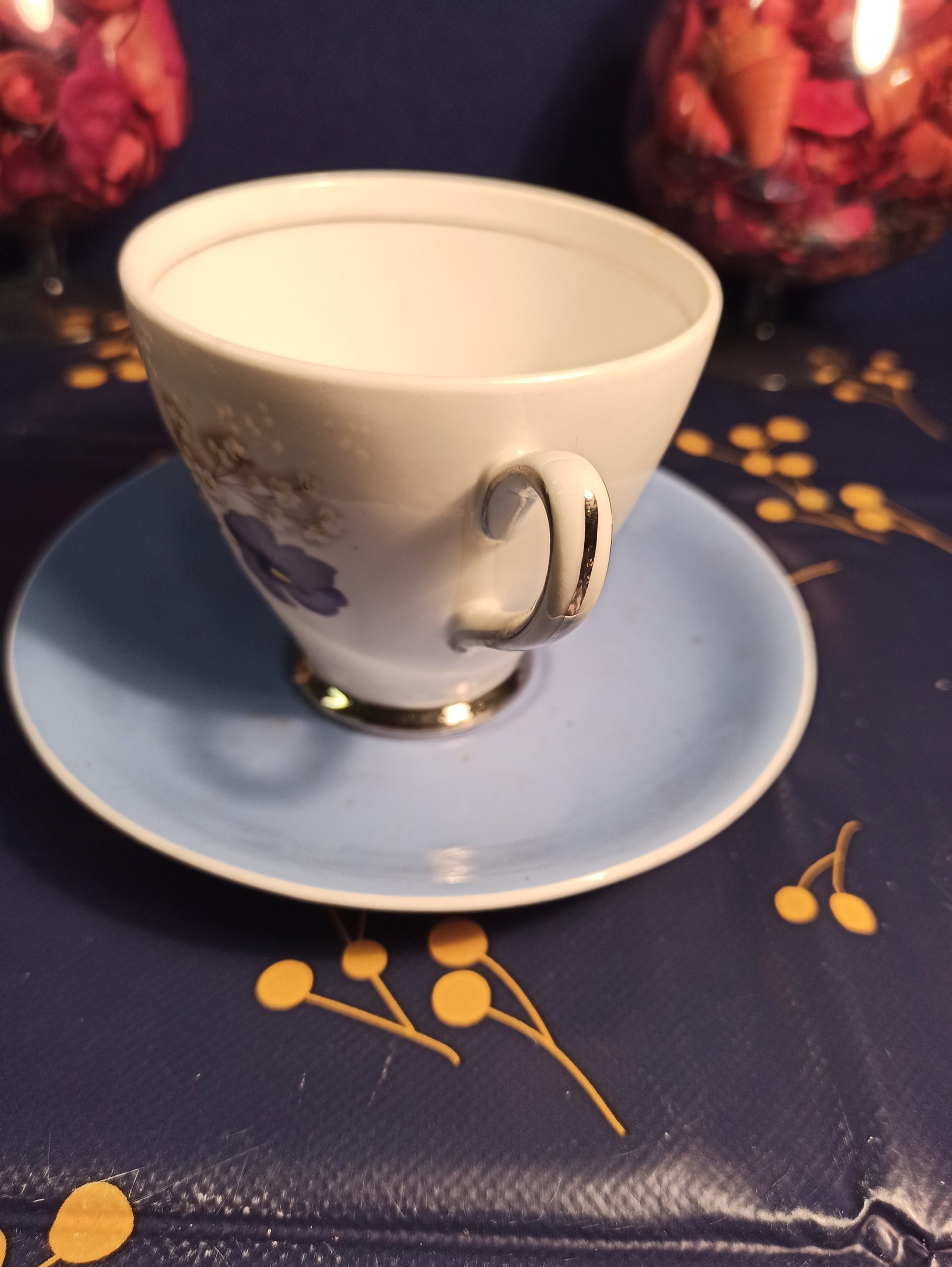 Windsor Bone china Duo Cup and Saucer, "Windswept". 1950 - Image 7