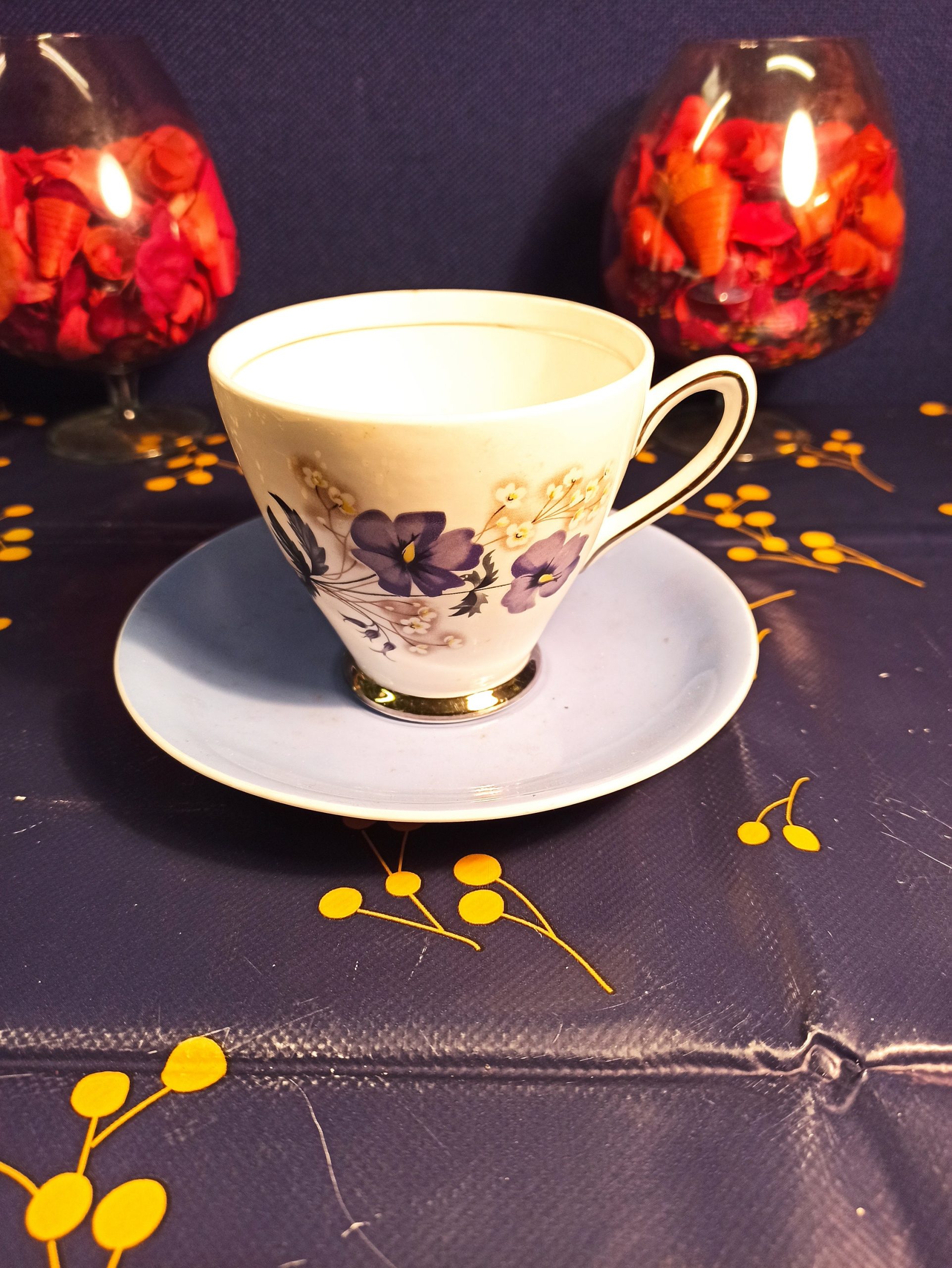 Windsor Bone china Duo Cup and Saucer, "Windswept". 1950 - Image 9