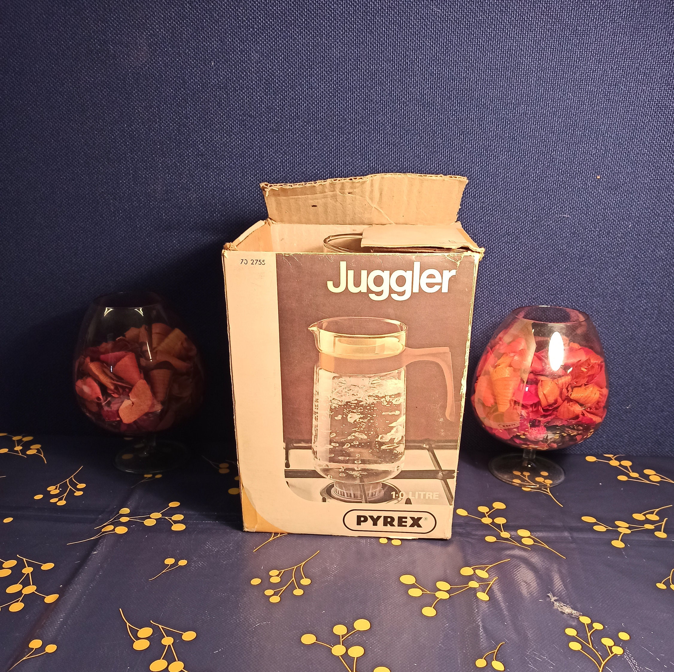 Pyrex 1960's Hot Water Juggler. Very Good Condition. - Image 4