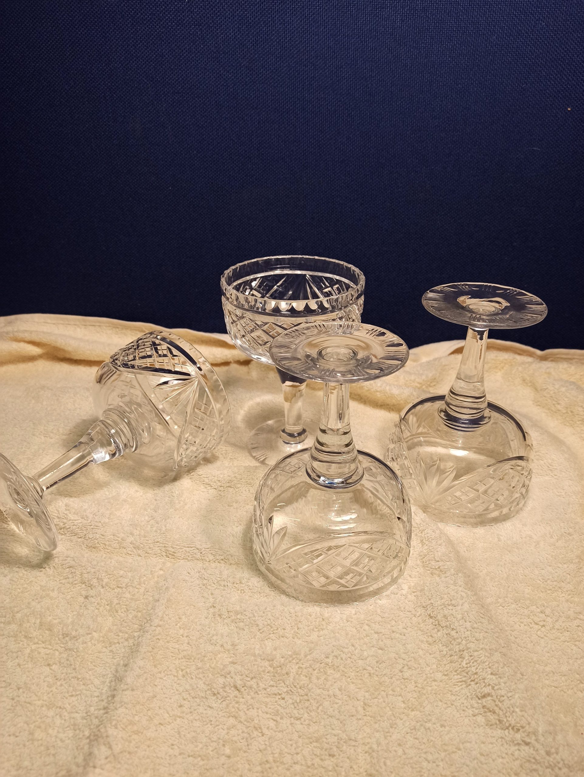 Set of 4 Vintage Glass Crystal Dessert Dishes. Good Condition. - Image 7