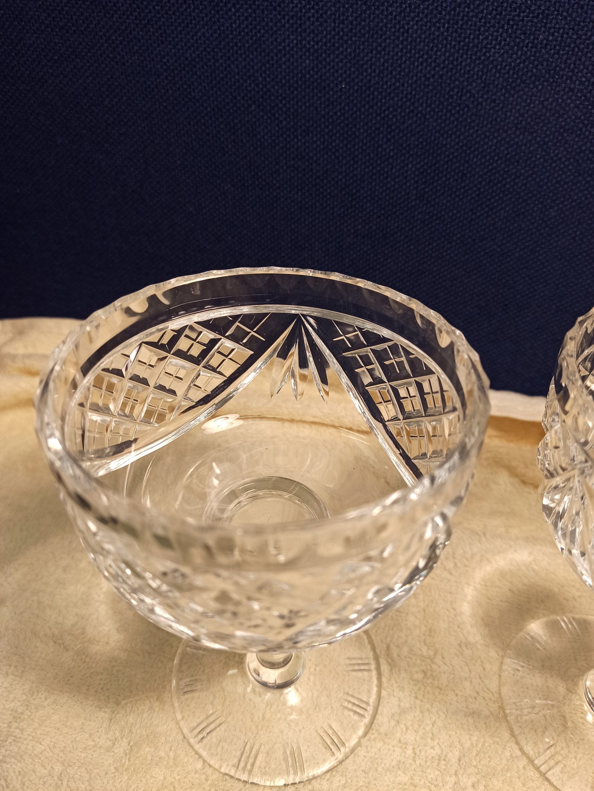 Set of 4 Vintage Glass Crystal Dessert Dishes. Good Condition. - Image 4