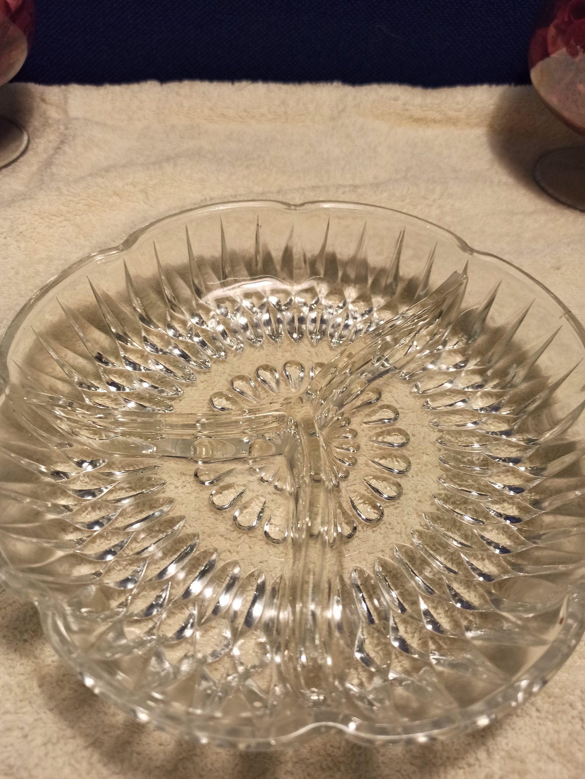 Glass Triple Compartment Serving Dish. Good Condition. - Image 5