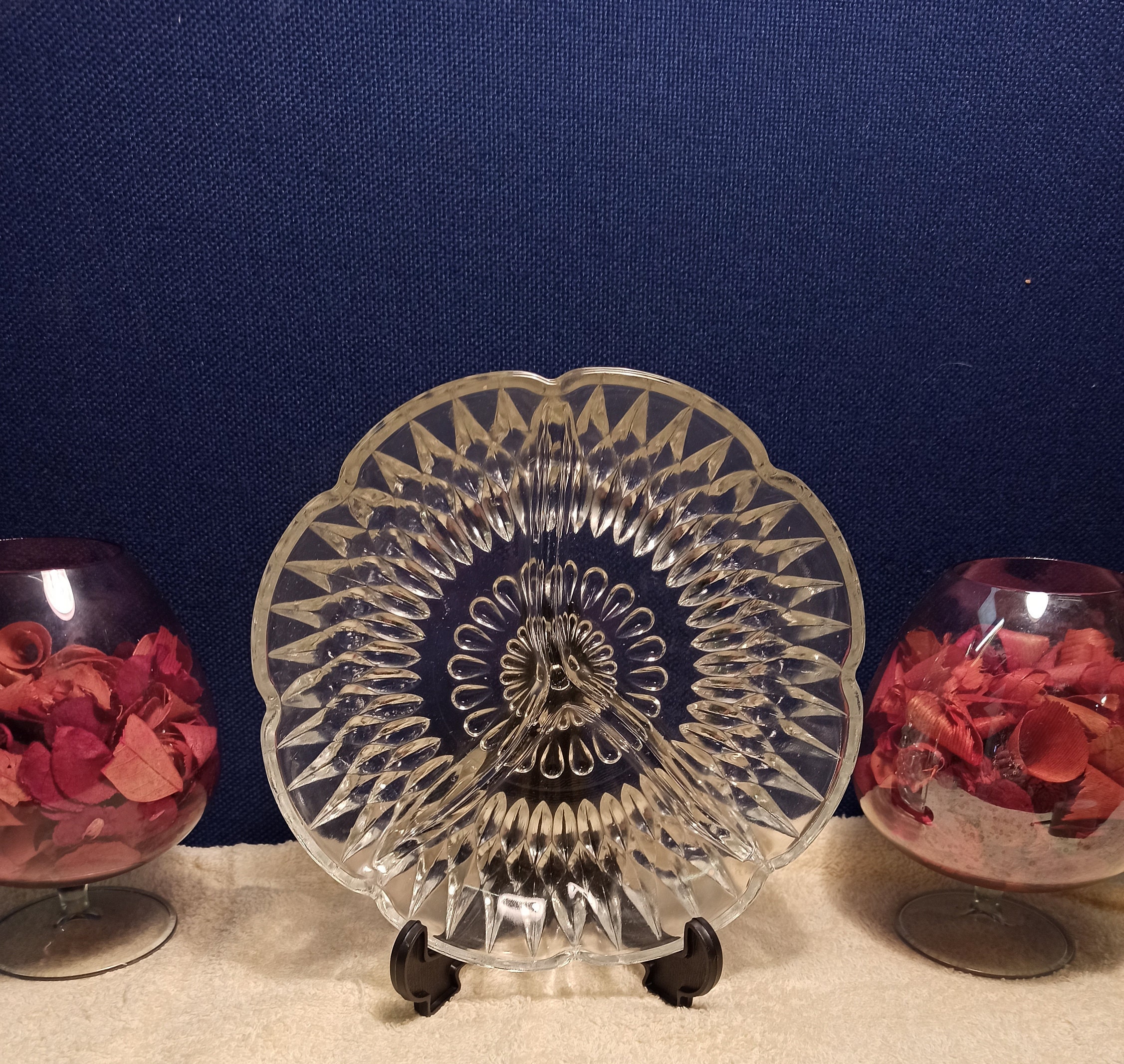 Glass Triple Compartment Serving Dish. Good Condition. - Image 3