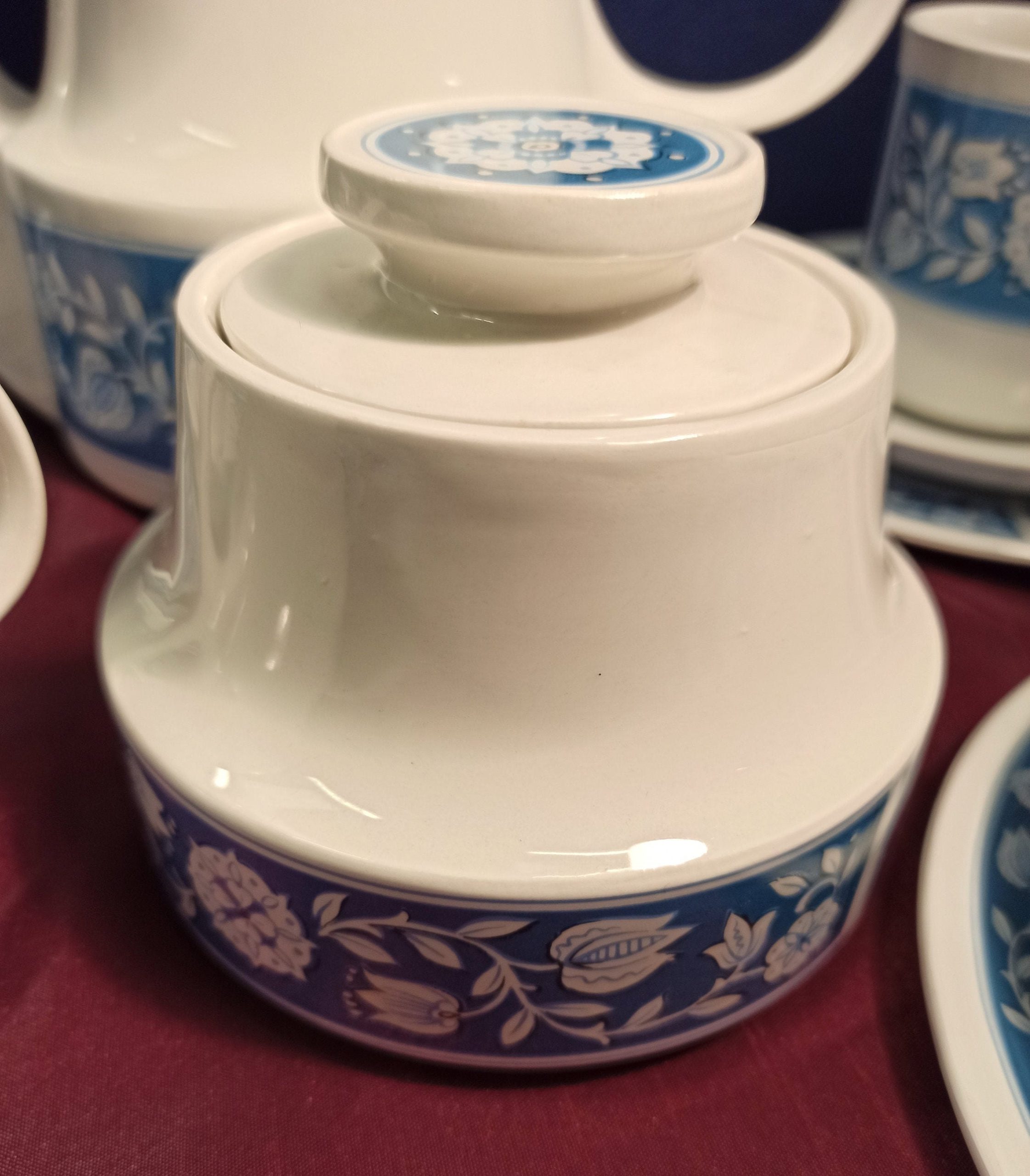 Myott Tea Set "Verona"- Very Good Condition - c.1960s - 6 Cups, 6 Saucers, 6 Side Plates, Teapot, Milk Jug, Sugar Bowl. - Image 5