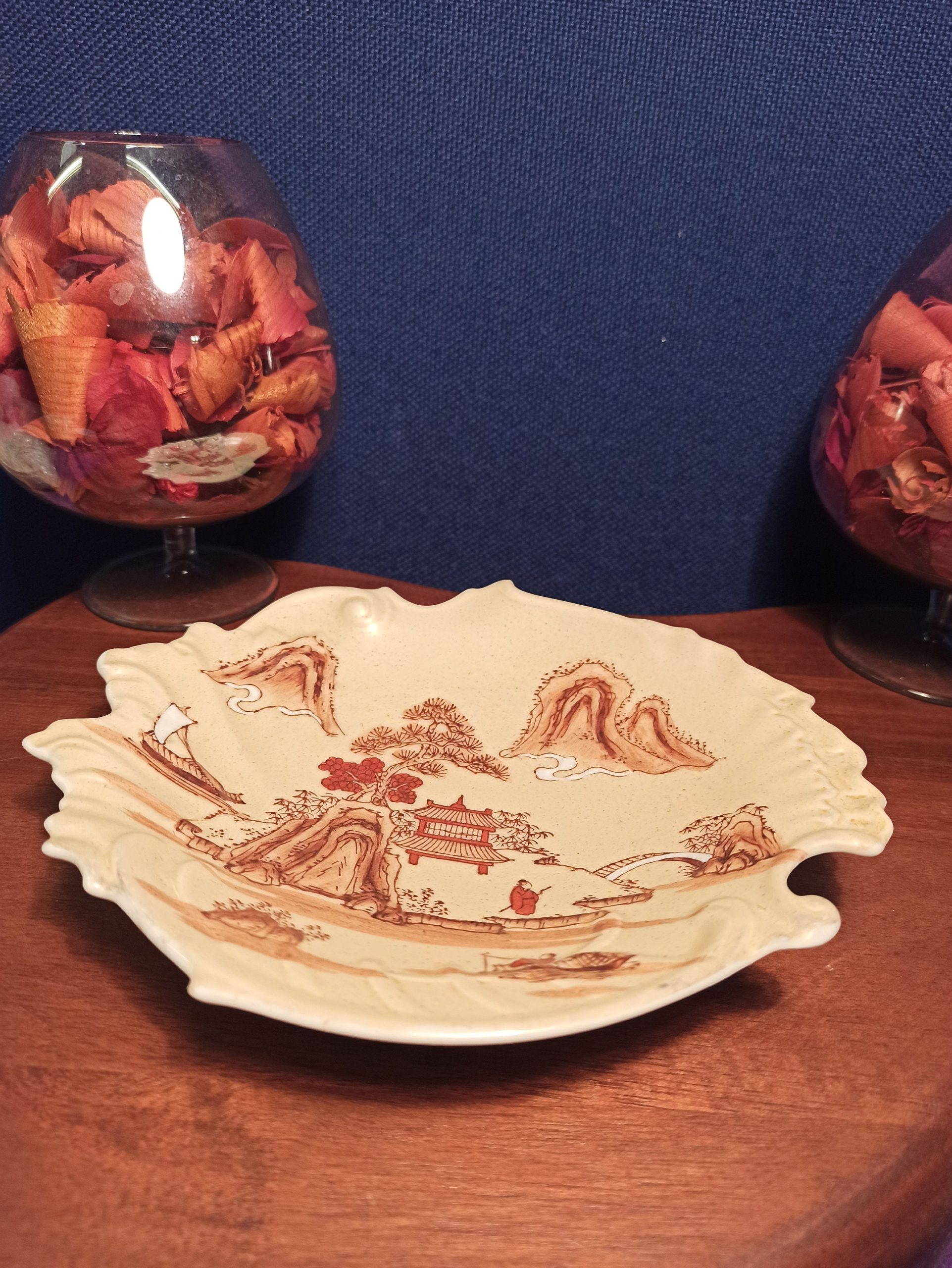 Vintage Ornate Decorative Chinese Plate. Overjoy, Hand Painted. Very Good Condition. - Image 8