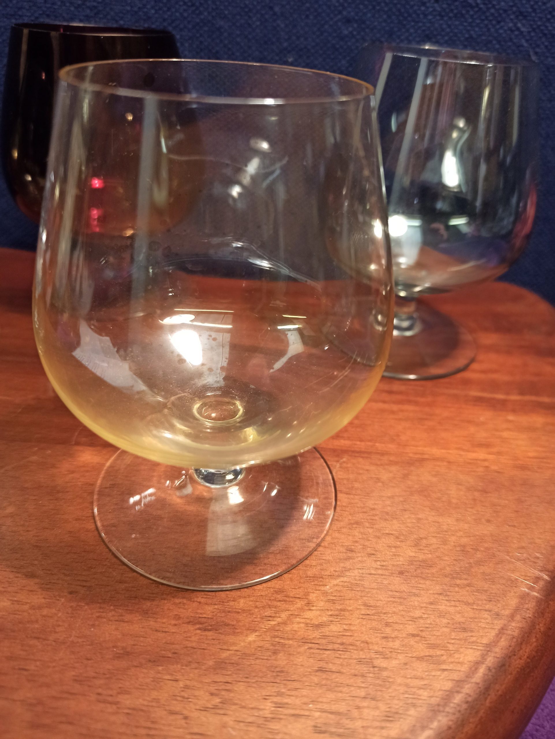 Set of 4 Small Tinted Brandy Glasses. Good Condition. - Image 5