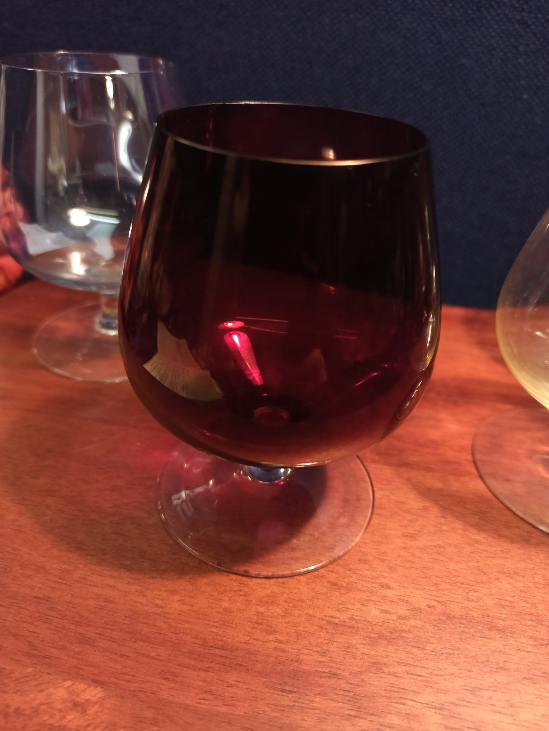 Set of 4 Small Tinted Brandy Glasses. Good Condition. - Image 7