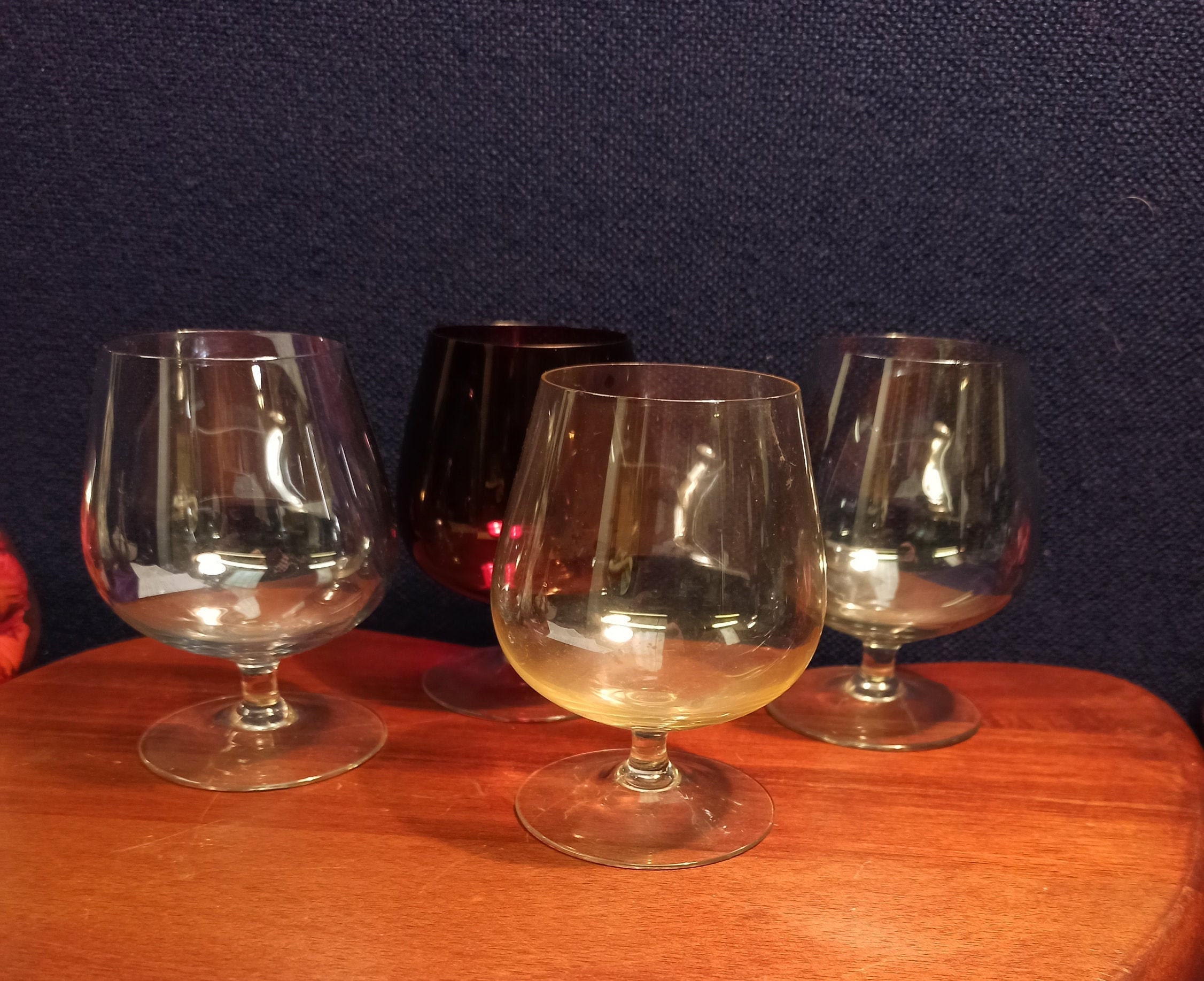 Set of 4 Small Tinted Brandy Glasses. Good Condition. - Image 2