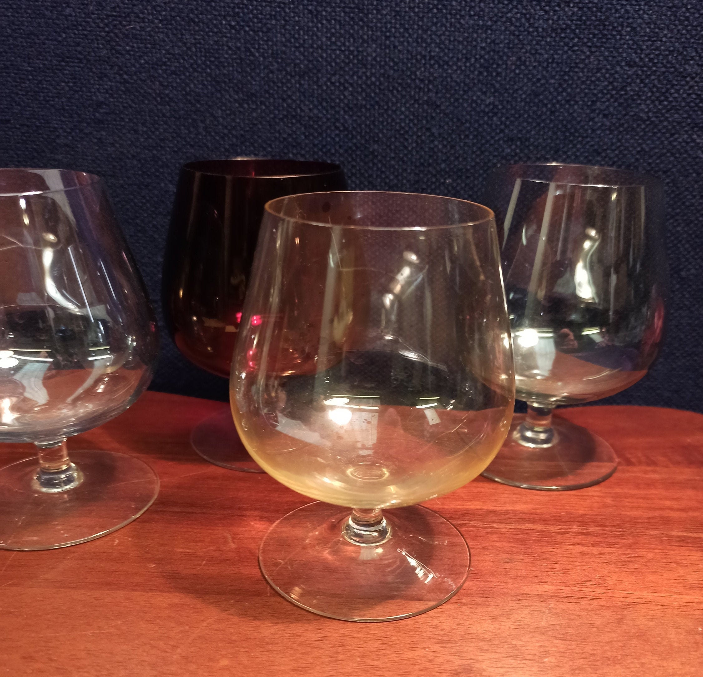 Set of 4 Small Tinted Brandy Glasses. Good Condition. - Image 3