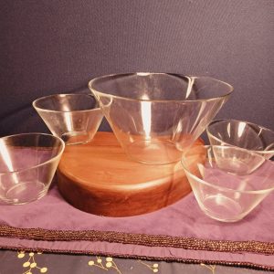 Set of 5 Simply Elegant Dessert Bowls. 1 x Large and 4 x Smaller. Very Good Condition.