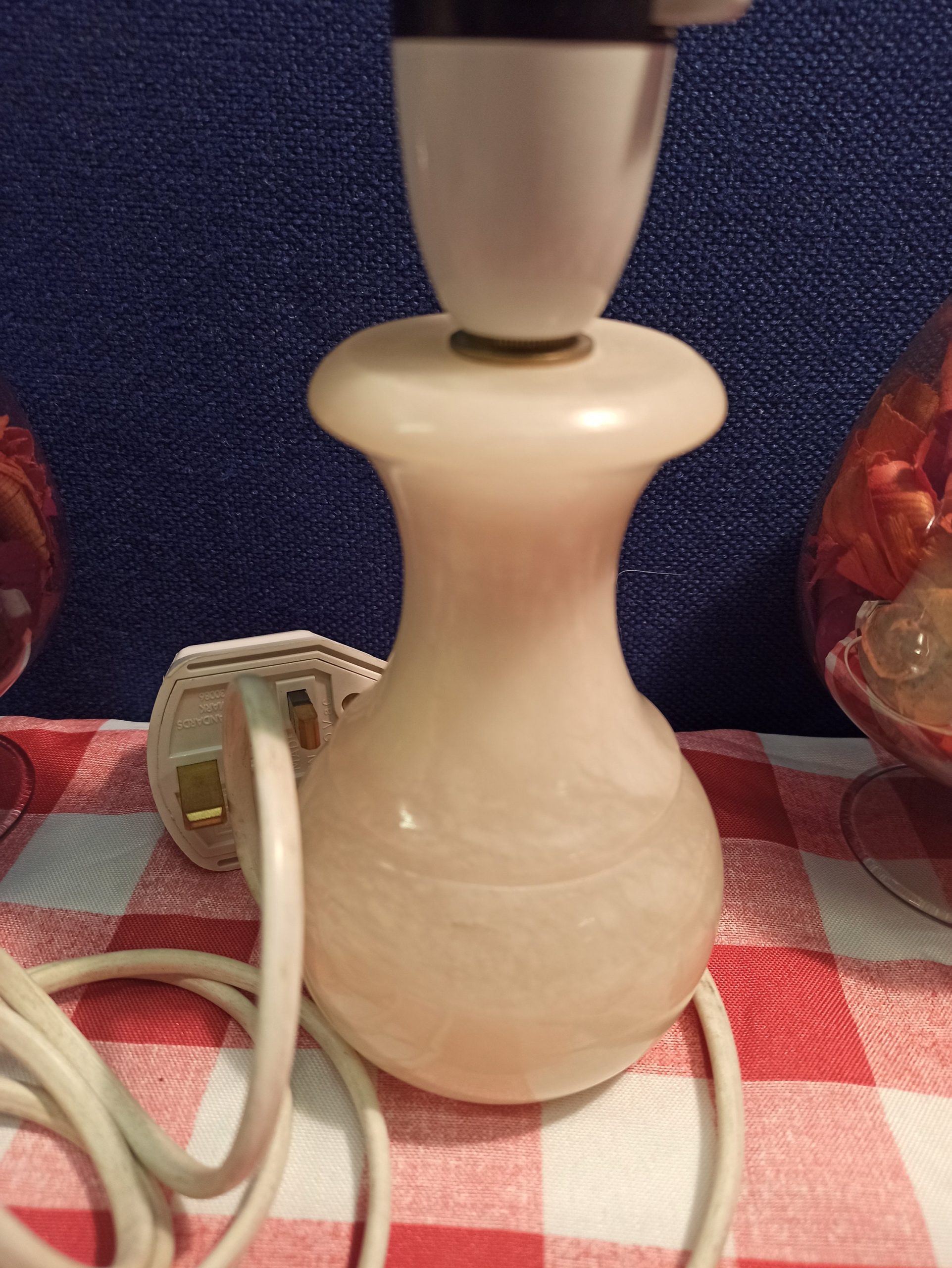 Small Onyx Lamp. Excellent Condition. - Image 2