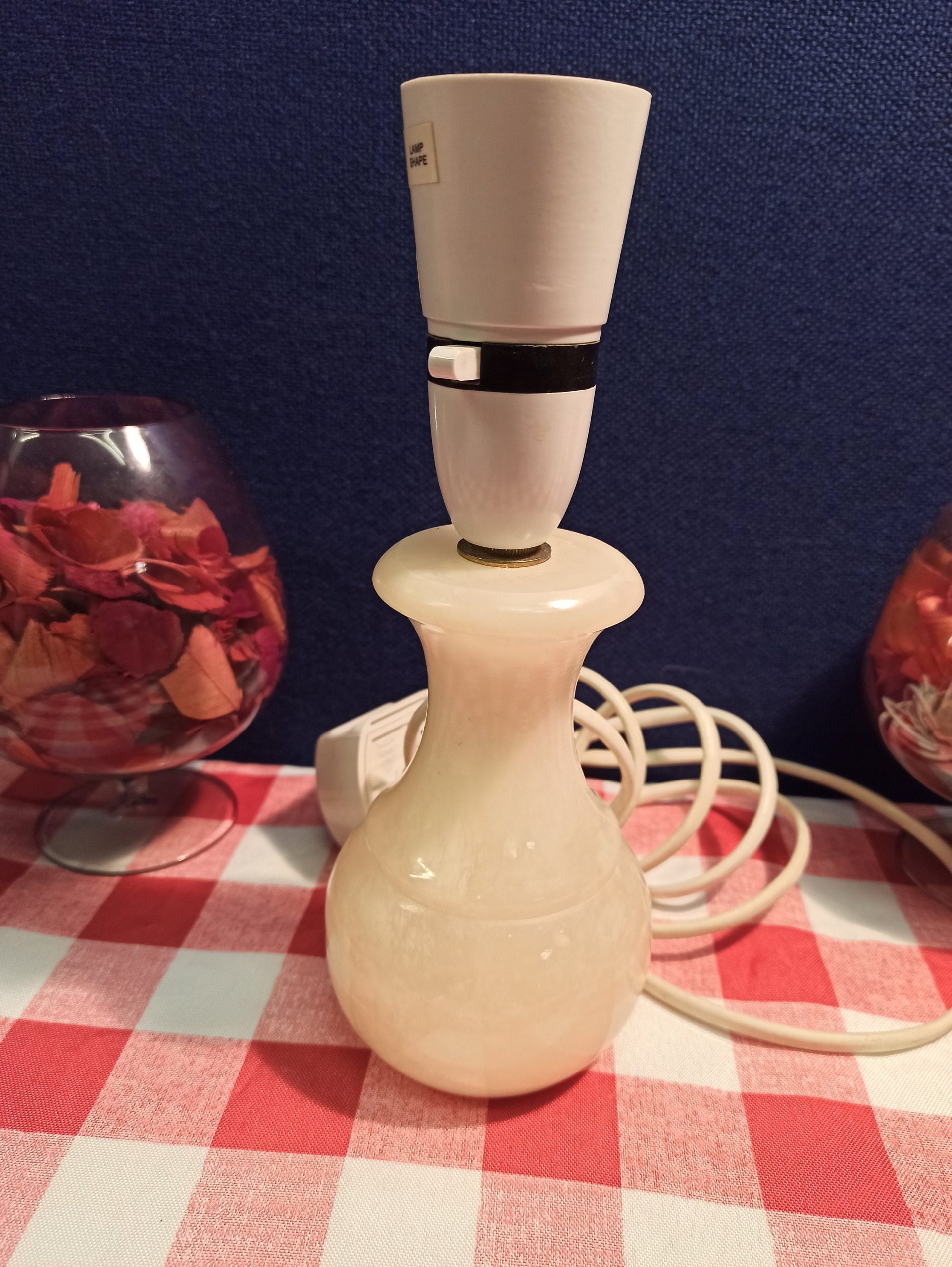 Small Onyx Lamp. Excellent Condition. - Image 3