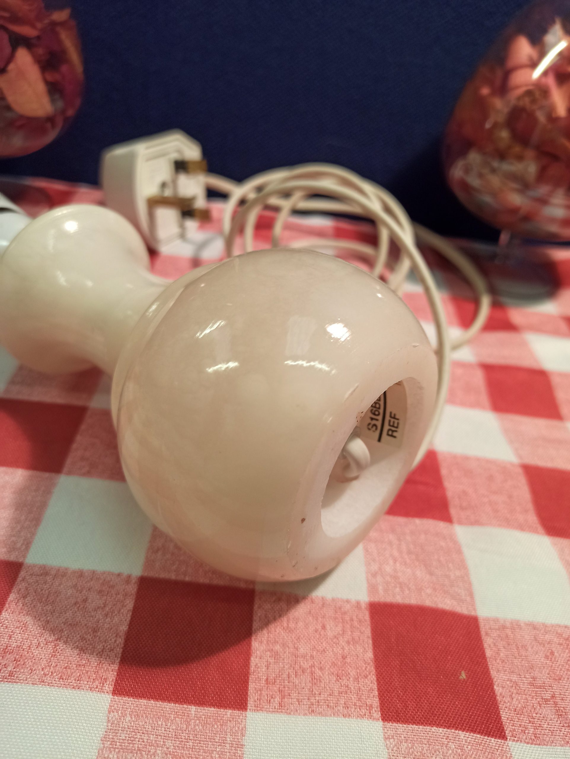 Small Onyx Lamp. Excellent Condition. - Image 5