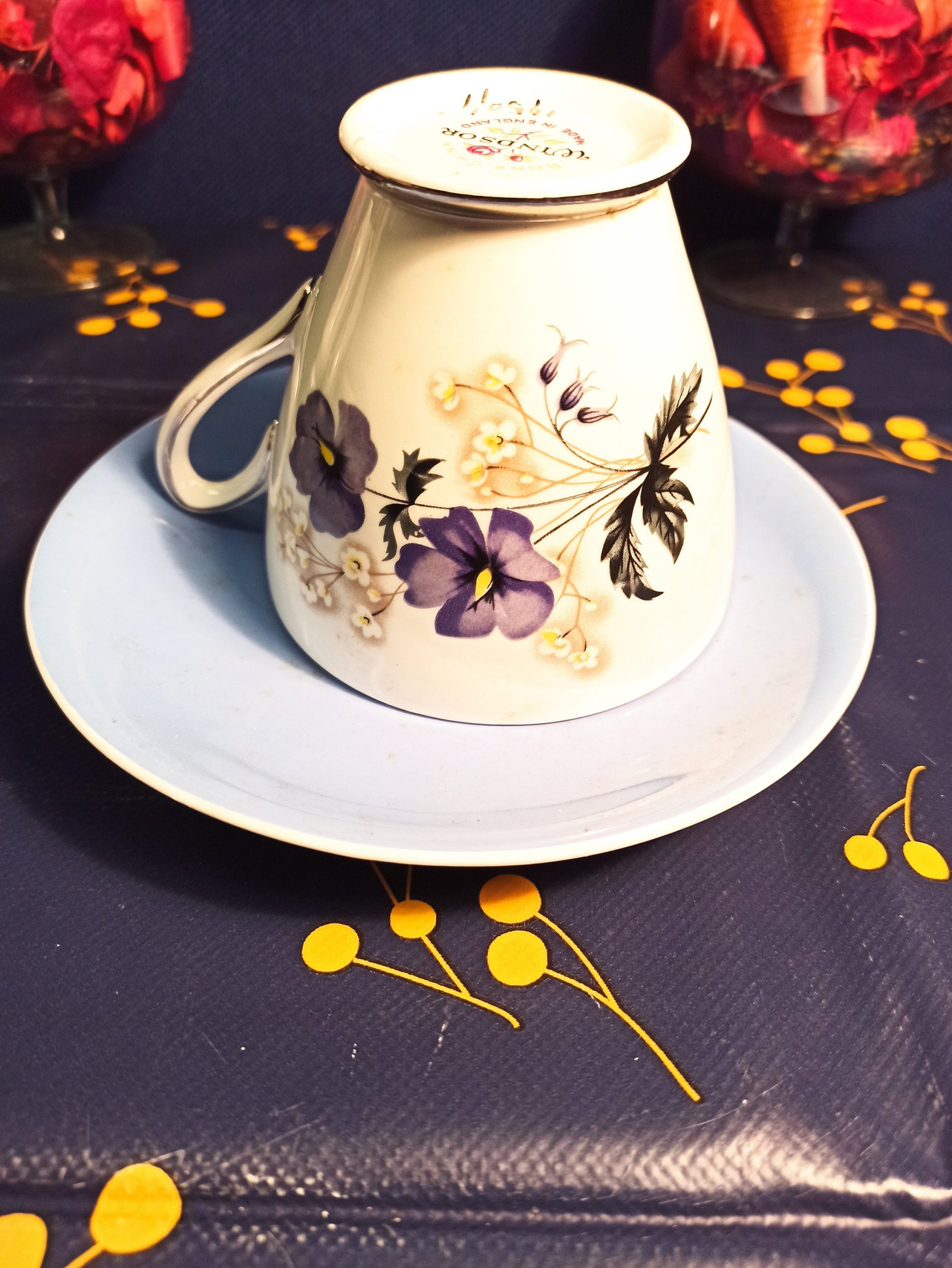Windsor Bone china Duo Cup and Saucer, "Windswept". 1950 - Image 6