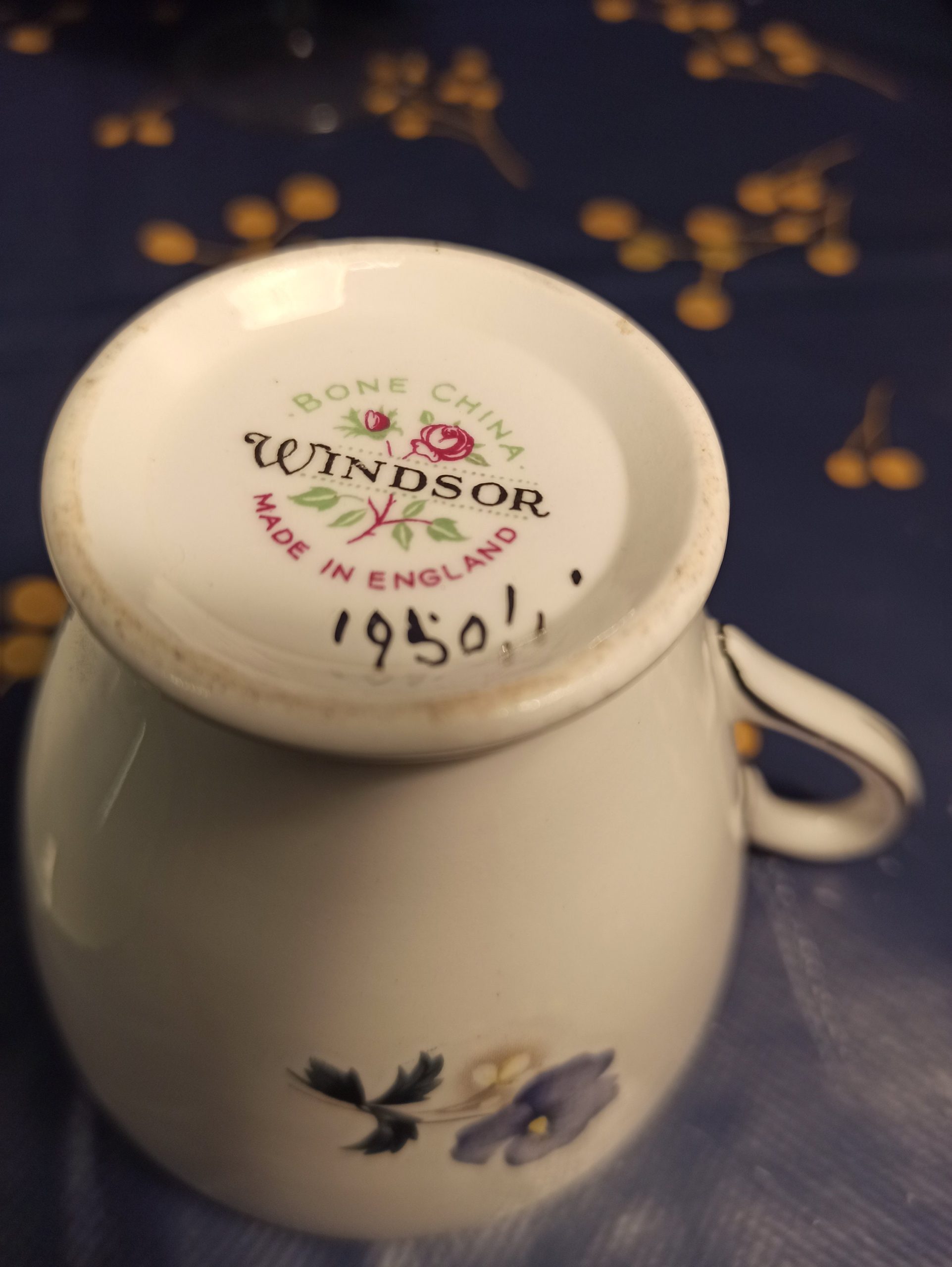 Windsor Bone china Duo Cup and Saucer, "Windswept". 1950 - Image 4