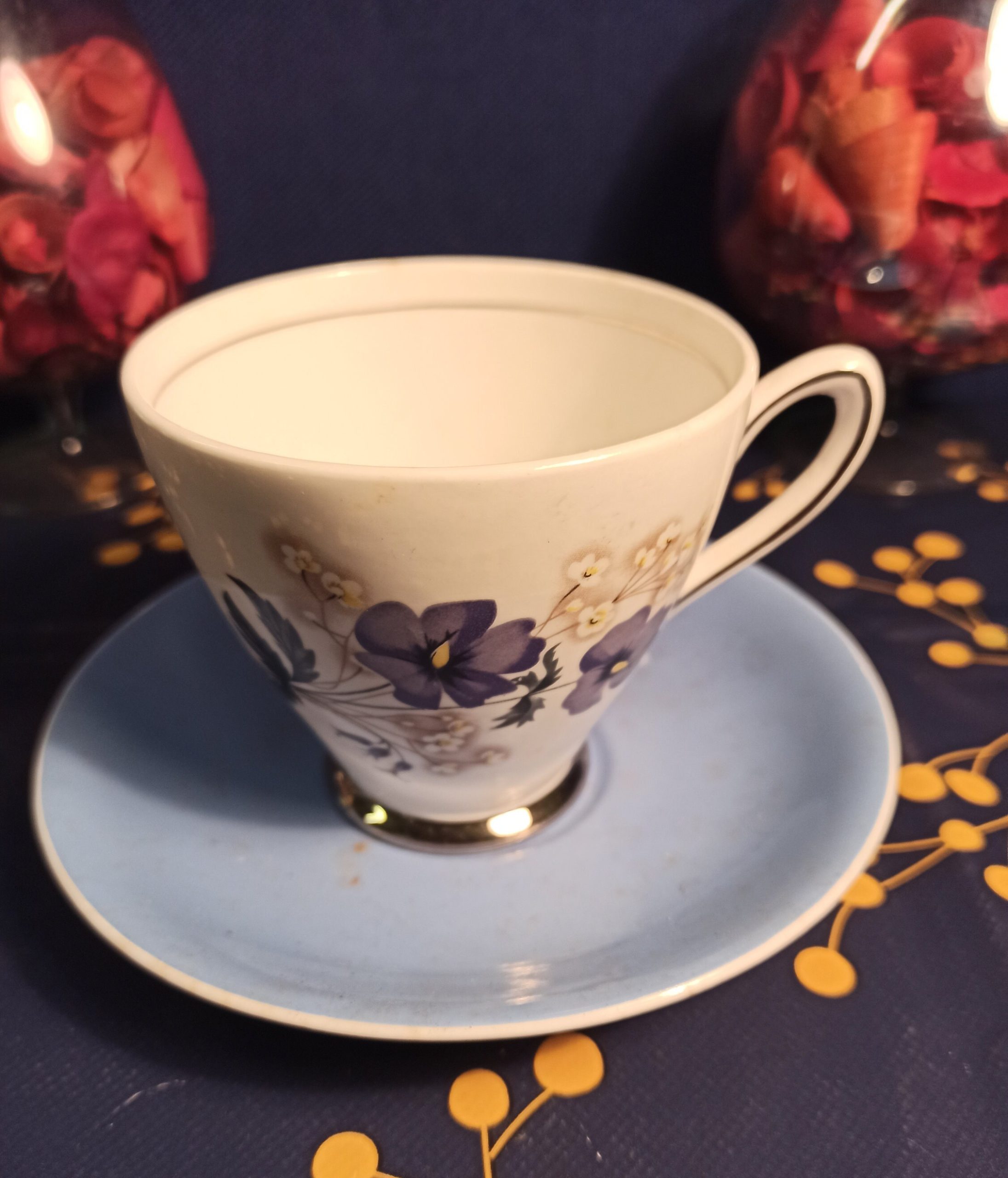 Windsor Bone china Duo Cup and Saucer, "Windswept". 1950 - Image 2
