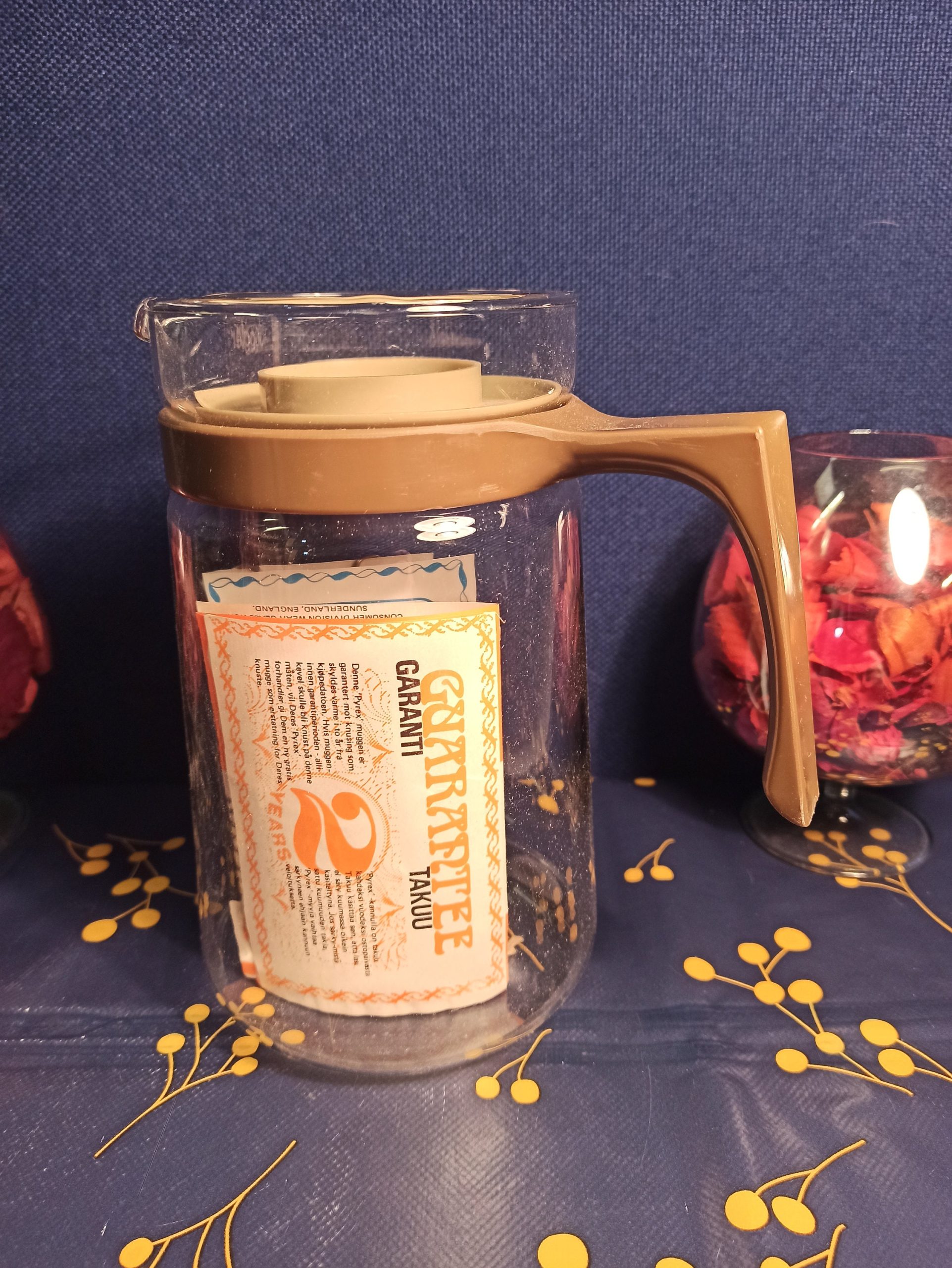 Pyrex 1960's Hot Water Juggler. Very Good Condition. - Image 2