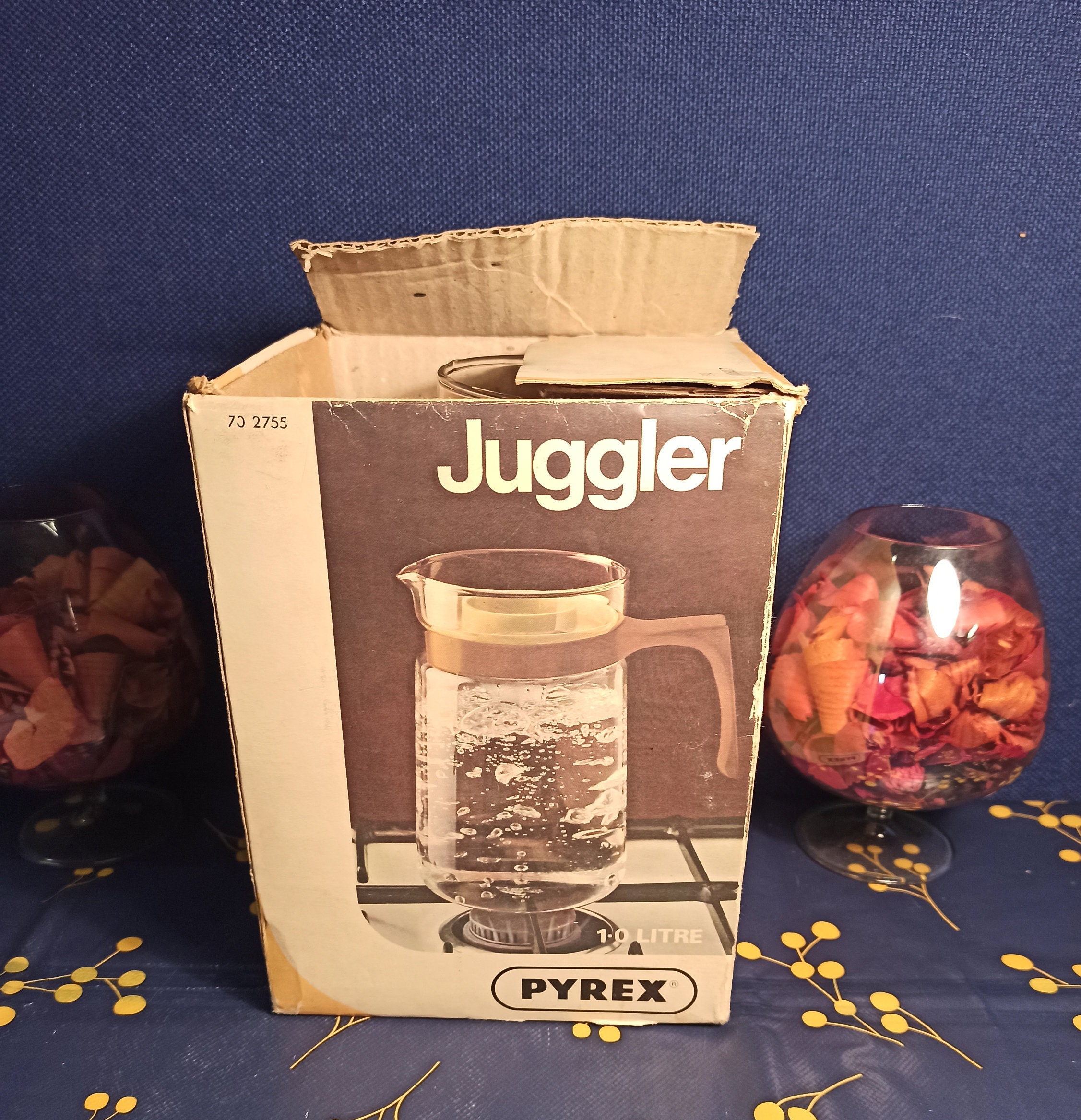 Pyrex 1960's Hot Water Juggler. Very Good Condition. - Image 5