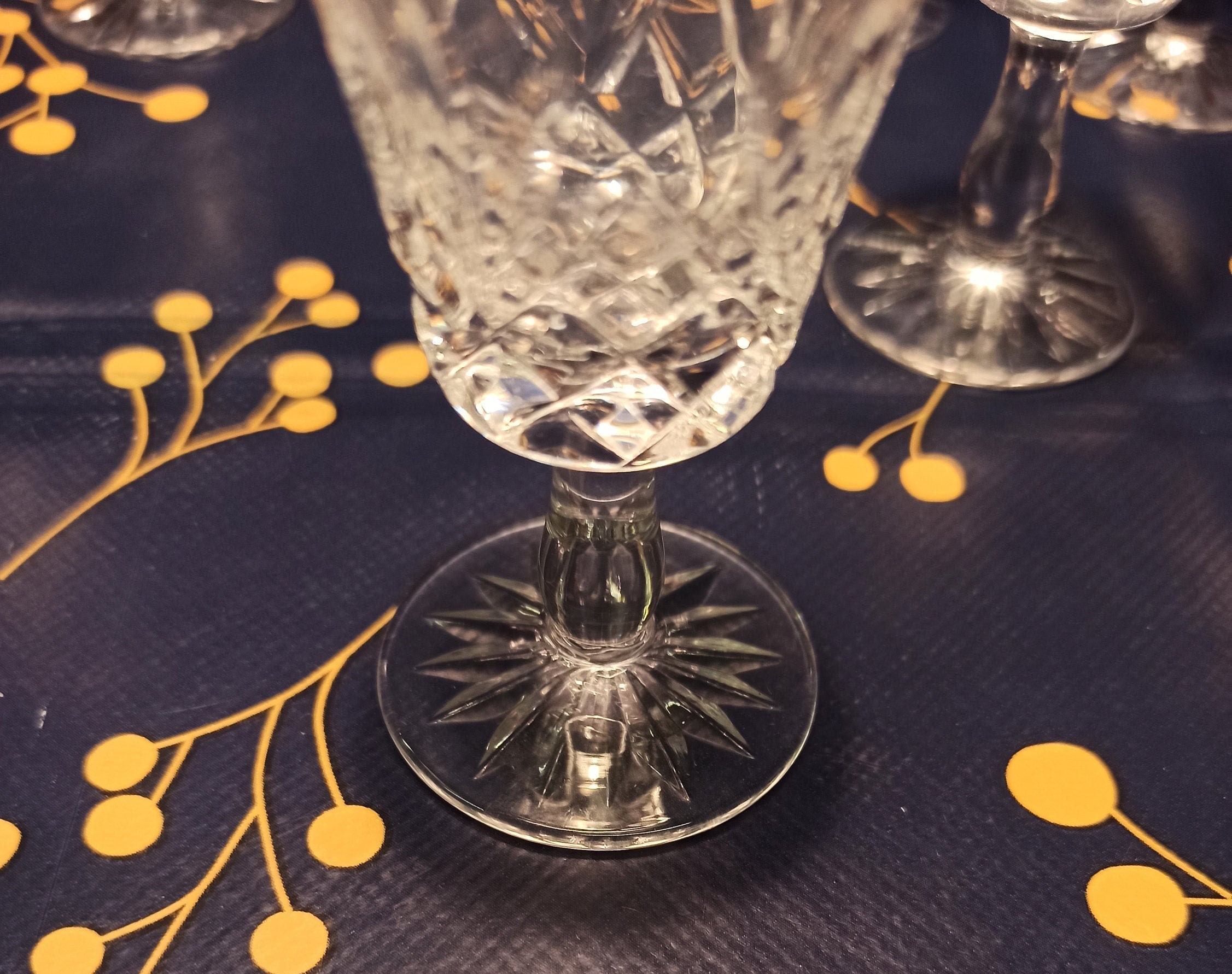 Set of 6 Liqueur Cordial Stem Glasses. Star Cut Base Design. Excellent Condition. - Image 5