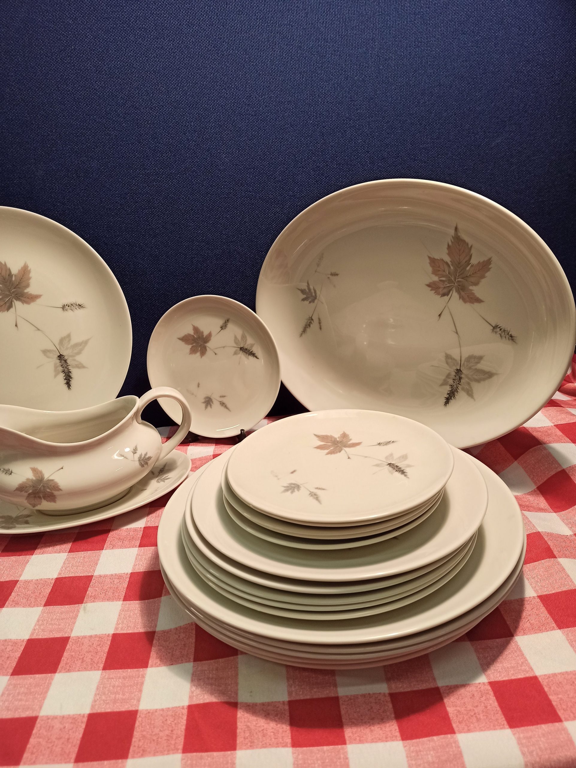 Royal Doulton Dinner Set. Tumbling Leaves. Translucent China. Excellent Condition. - Image 4