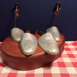 Set of 4 Vintage Mansfields Compax Tree / Metal Shoe Stretchers / Horns. Very Good Condition. Size 5 x 6 M