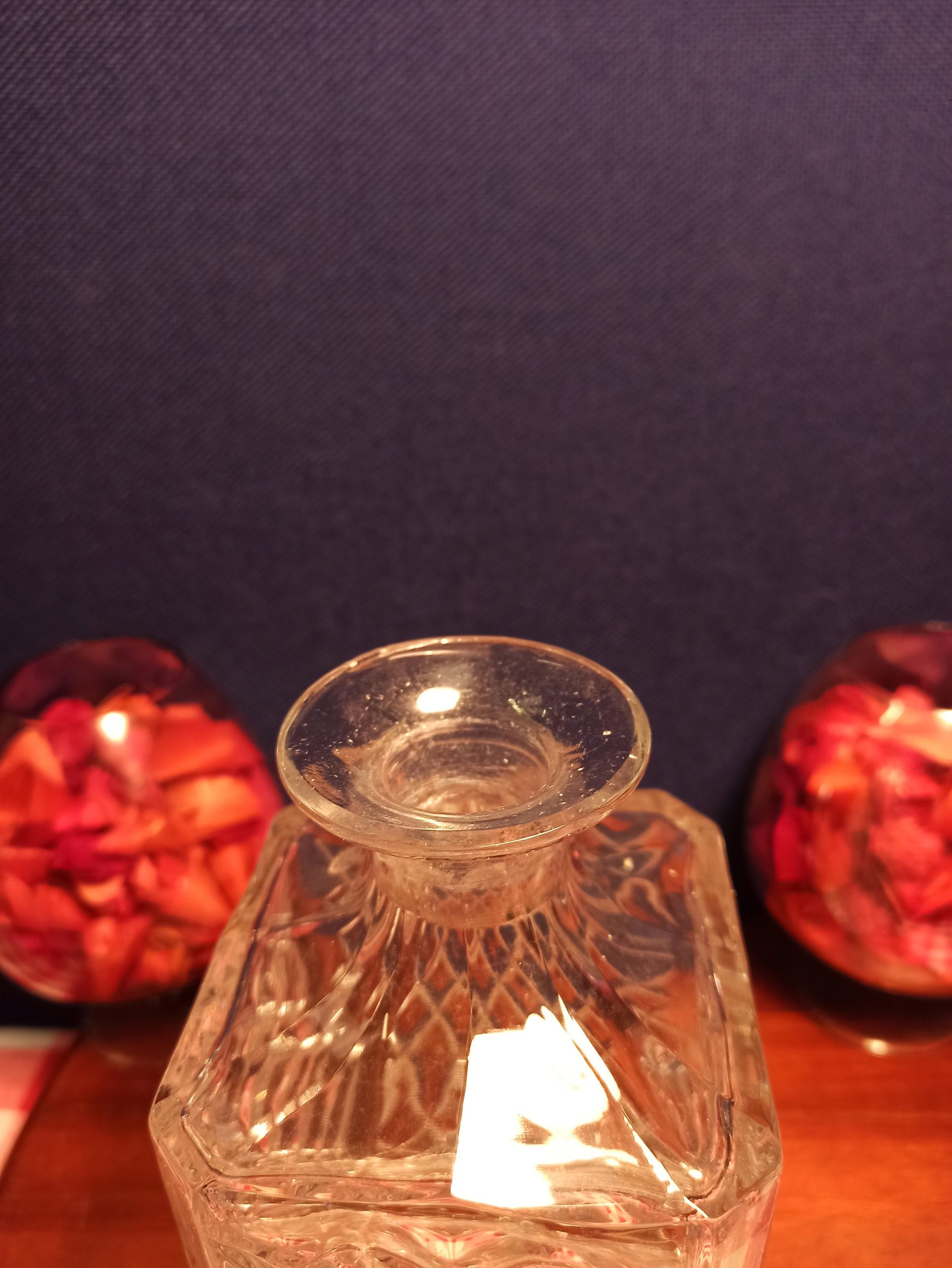 Vintage Square Cut Crystal Whiskey Decanter. - Image 5