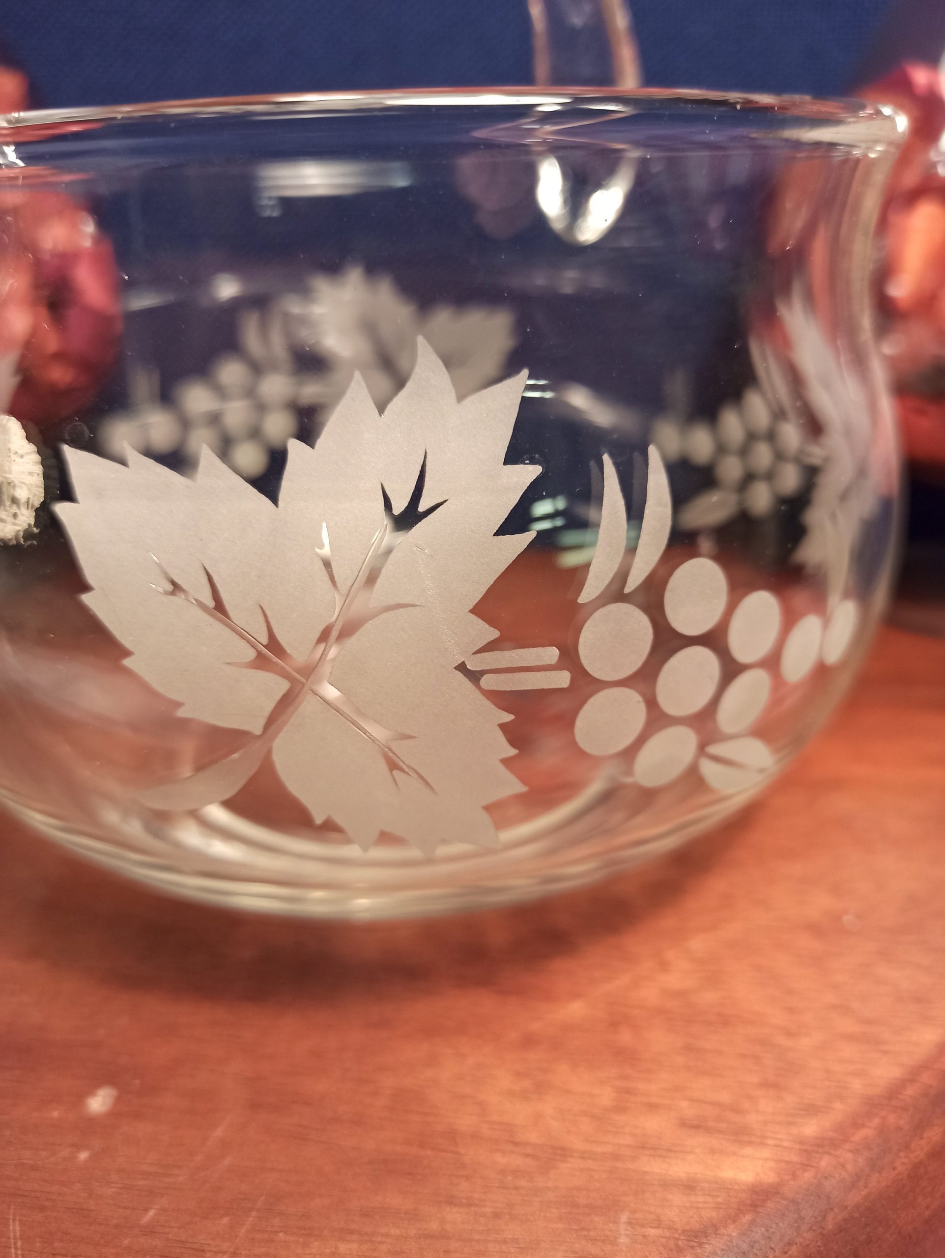 Glass Fruit Basket with Handle. Leaf Design. Excellent Condition. - Image 5