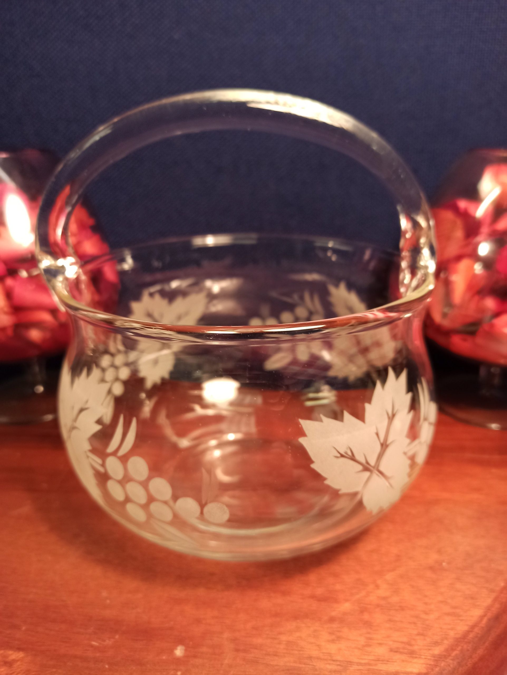 Glass Fruit Basket with Handle. Leaf Design. Excellent Condition. - Image 3