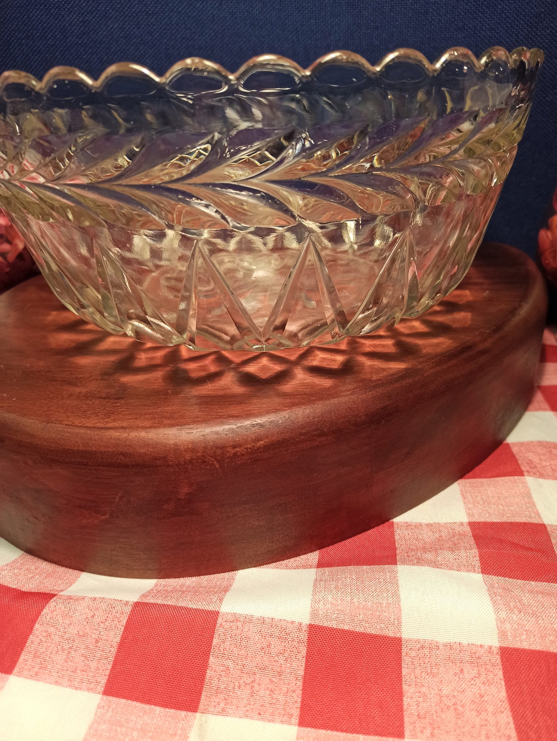 Very Large Glass Fruit Bowl. Good Condition. - Image 3