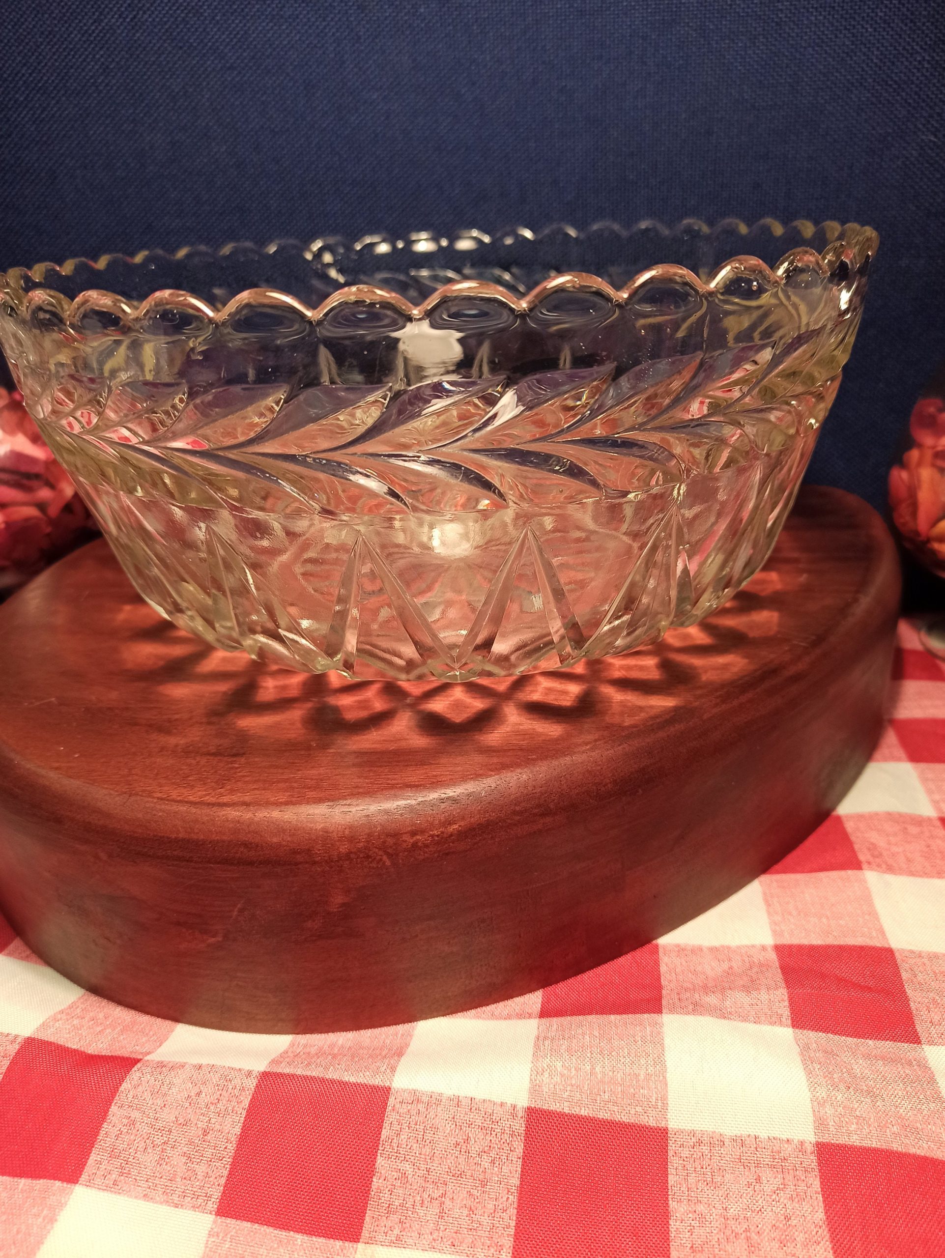 Very Large Glass Fruit Bowl. Good Condition. - Image 2