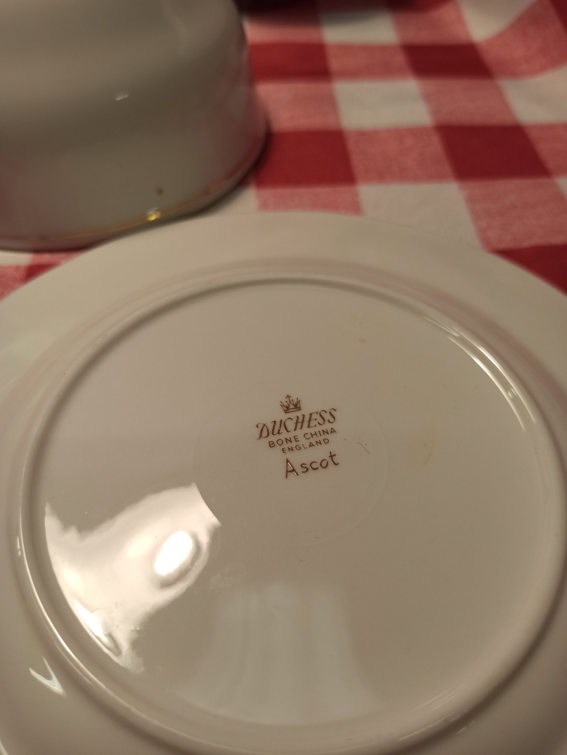 Duchess Ascot Bone China - 6 Side Plates and Sugar Bowl. Very Good Condition. - Image 6