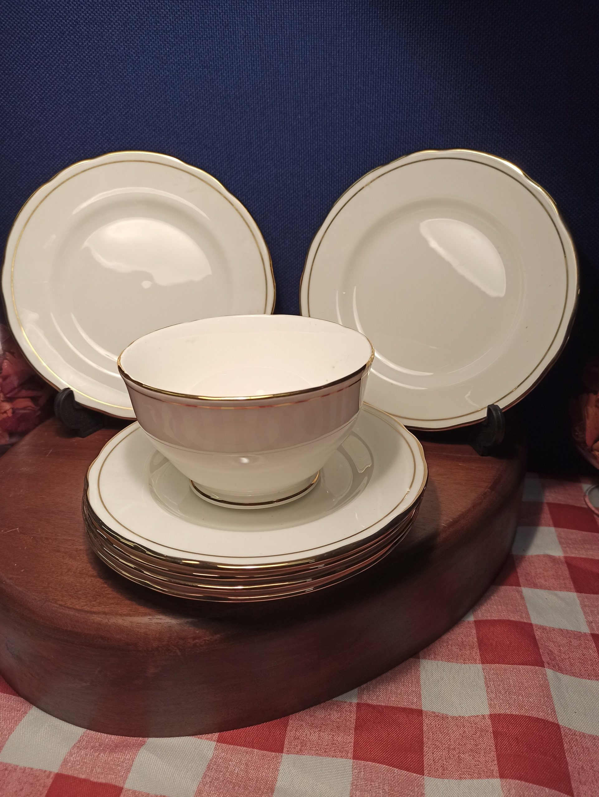 Duchess Ascot Bone China - 6 Side Plates and Sugar Bowl. Very Good Condition.