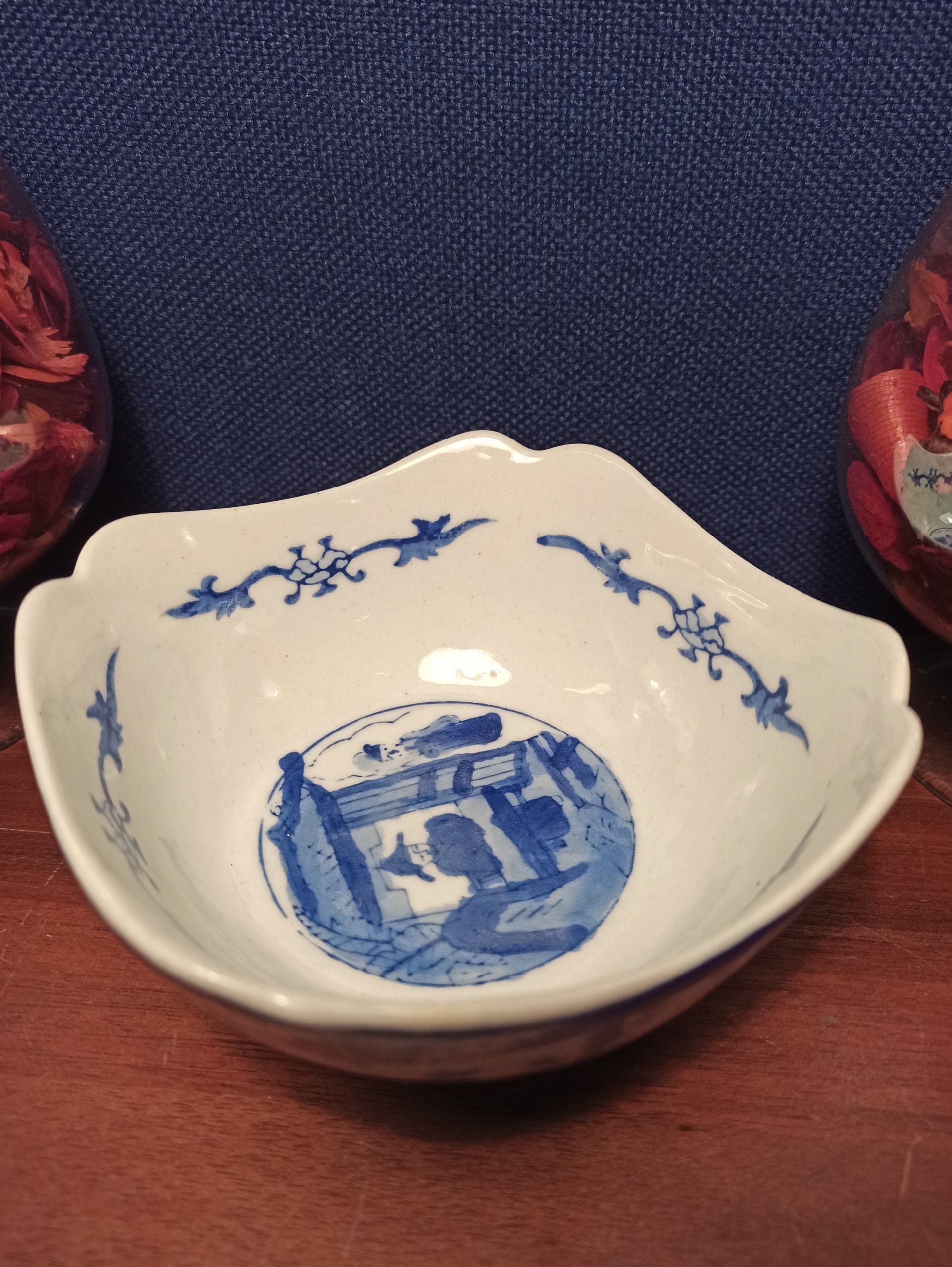 Chinese Blue and White Decorative Bowl. c1950s. Excellent Condition.