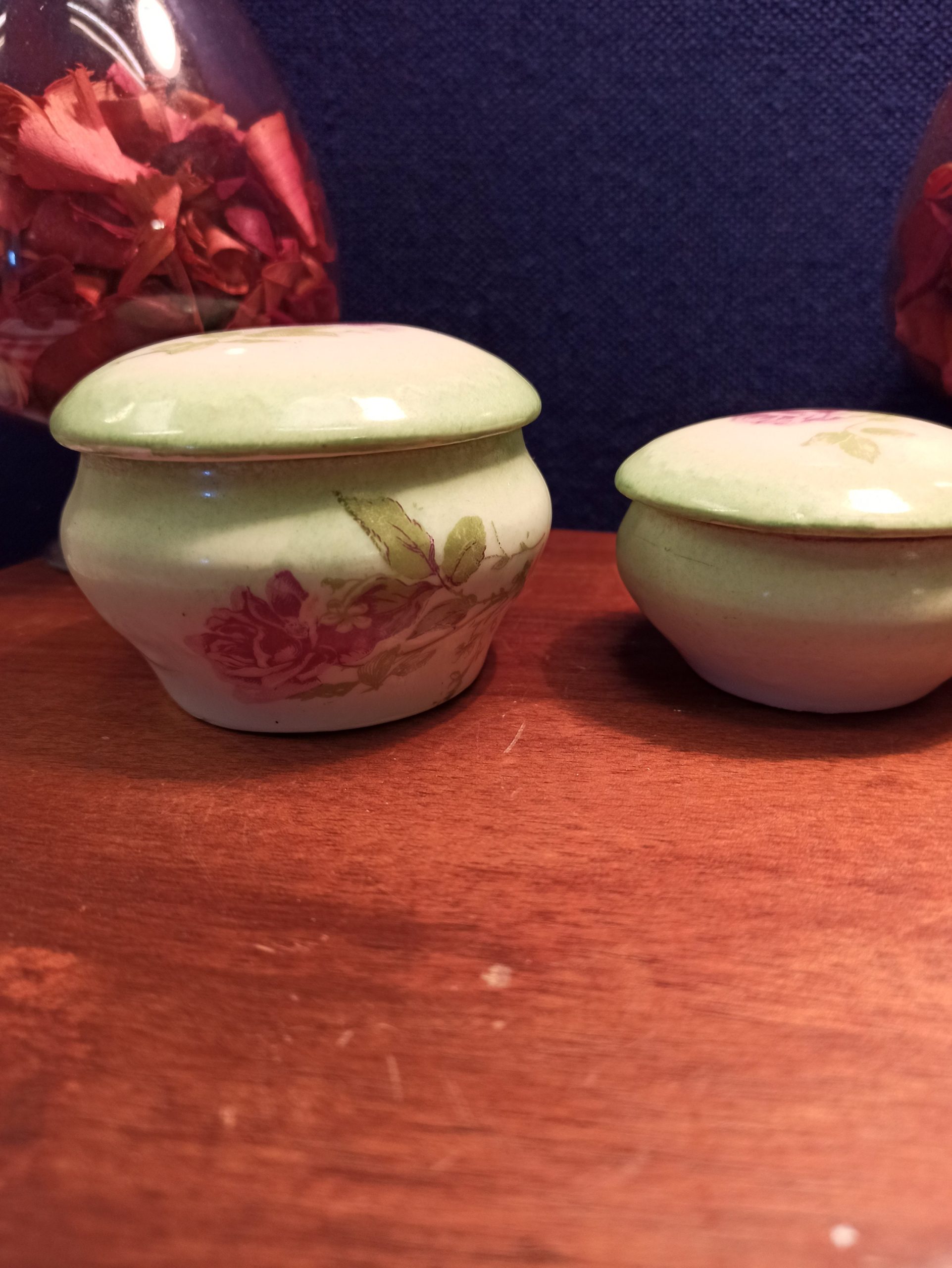 Pair of Limoges Powder Jars / Trinket Jars. Pink flowers. - Image 2