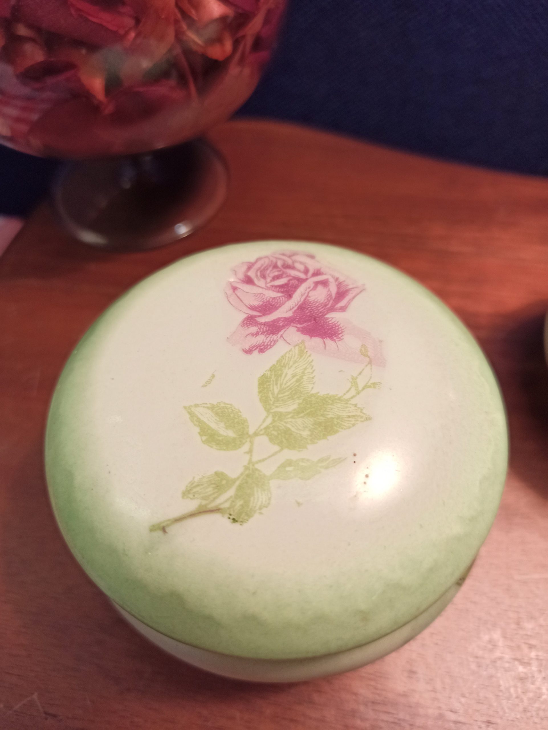 Pair of Limoges Powder Jars / Trinket Jars. Pink flowers. - Image 4