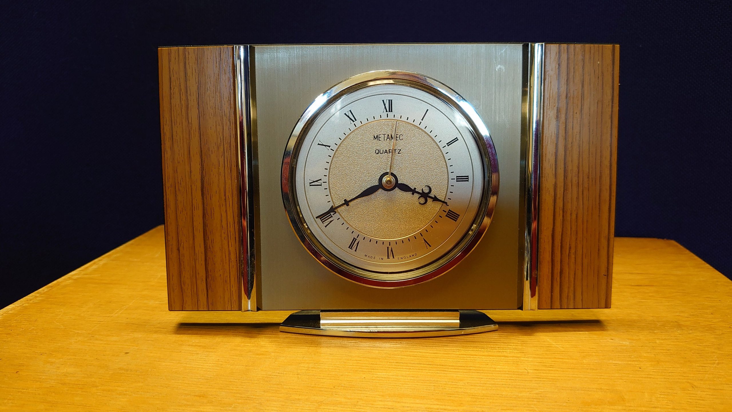 Metamec 1960s Quartz Clock. Roman Numerals. 20.5cm wide - Fully Working - Excellent Condition - Battery Operated - Image 2