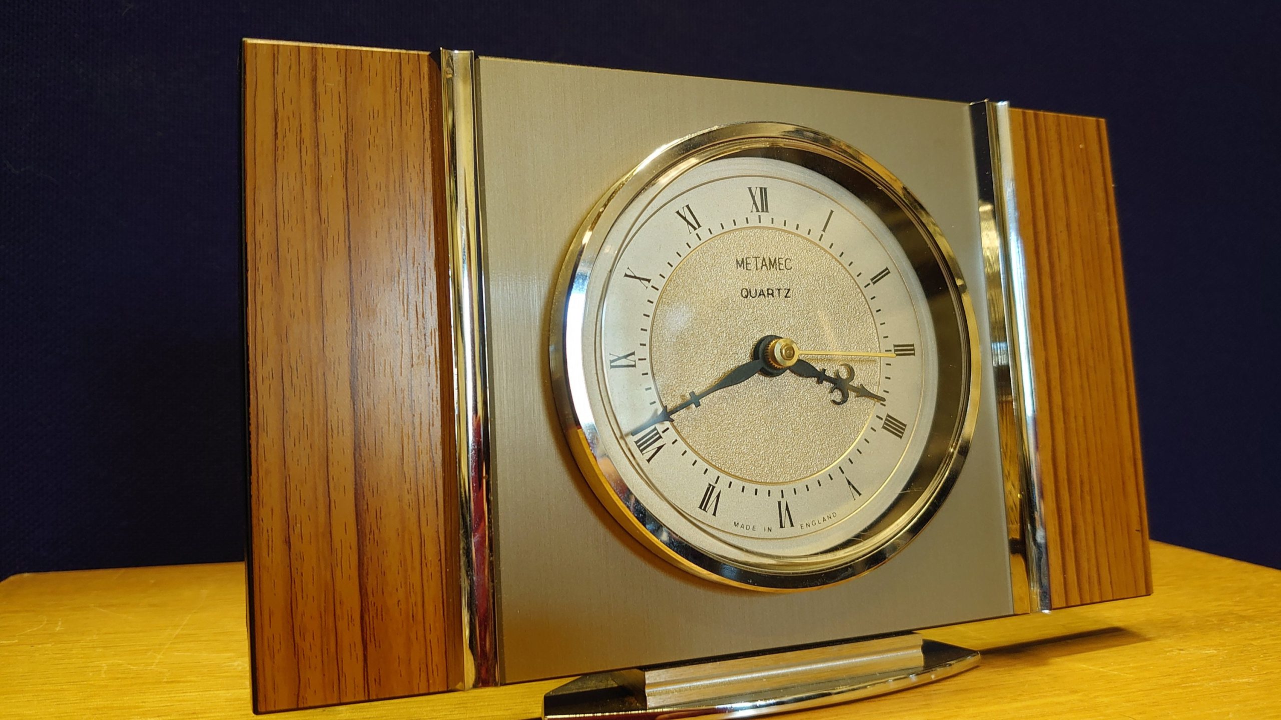 Metamec 1960s Quartz Clock. Roman Numerals. 20.5cm wide - Fully Working - Excellent Condition - Battery Operated - Image 4