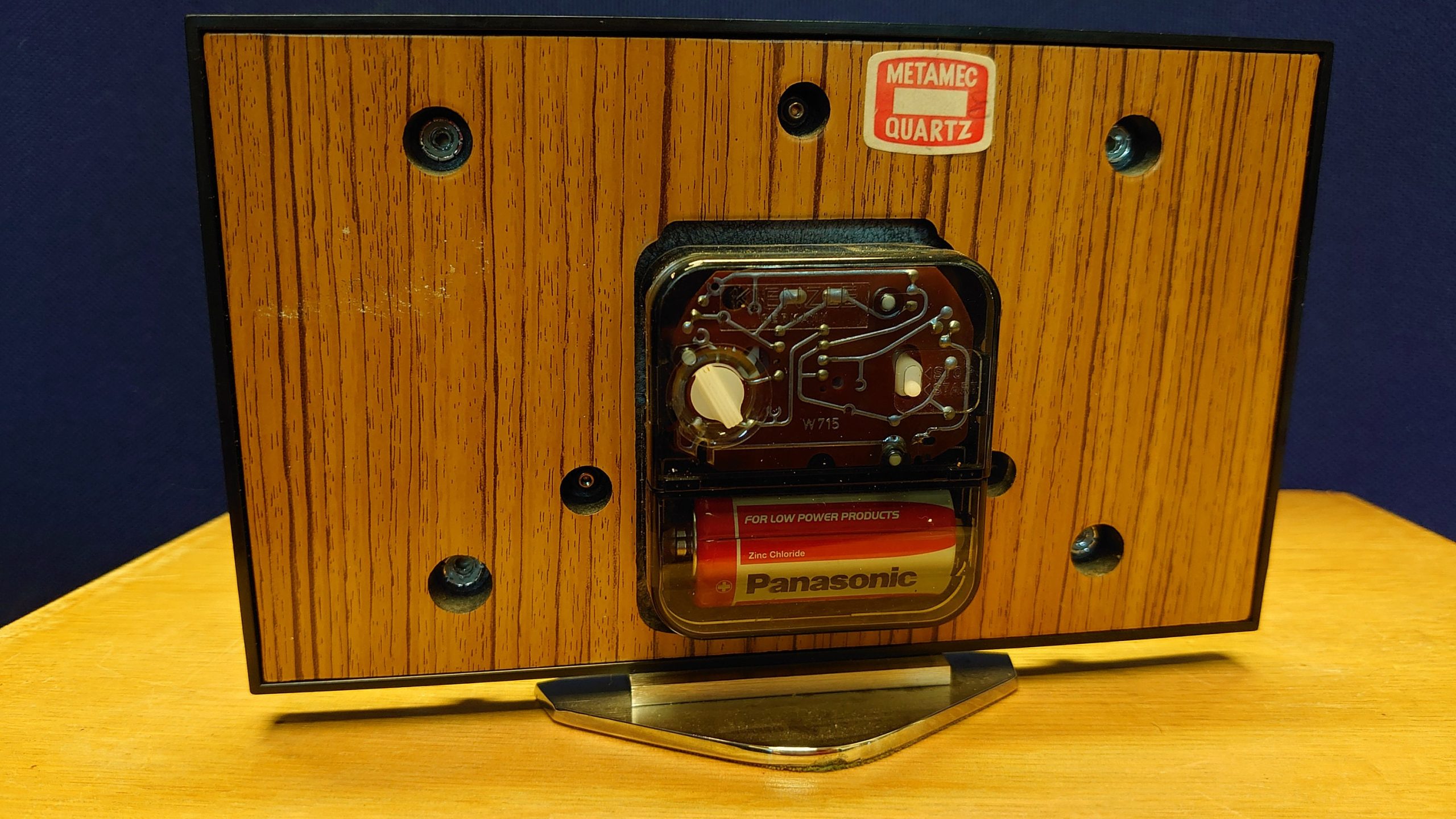 Metamec 1960s Quartz Clock. Roman Numerals. 20.5cm wide - Fully Working - Excellent Condition - Battery Operated - Image 6