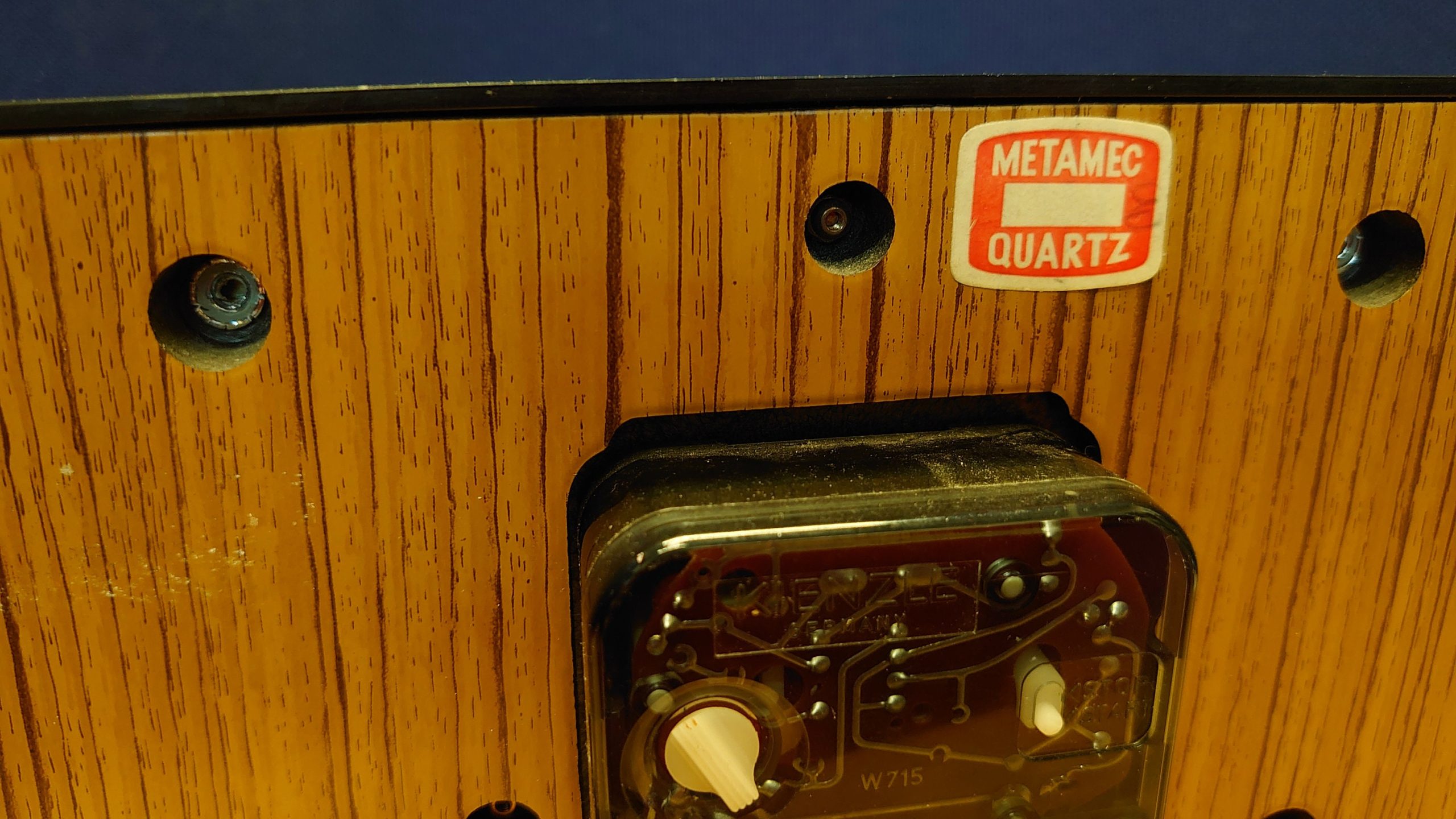 Metamec 1960s Quartz Clock. Roman Numerals. 20.5cm wide - Fully Working - Excellent Condition - Battery Operated - Image 7