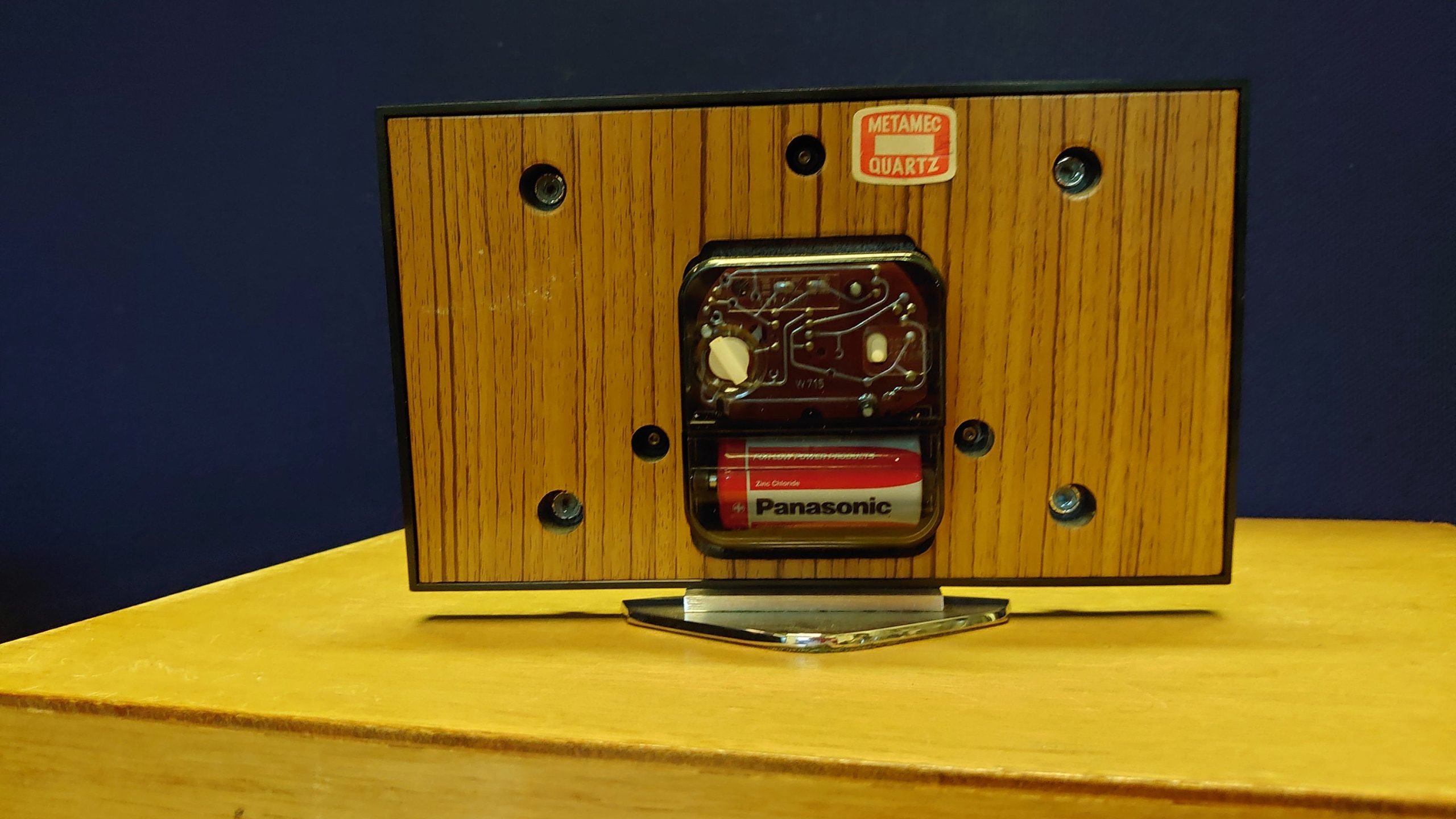 Metamec 1960s Quartz Clock. Roman Numerals. 20.5cm wide - Fully Working - Excellent Condition - Battery Operated - Image 8