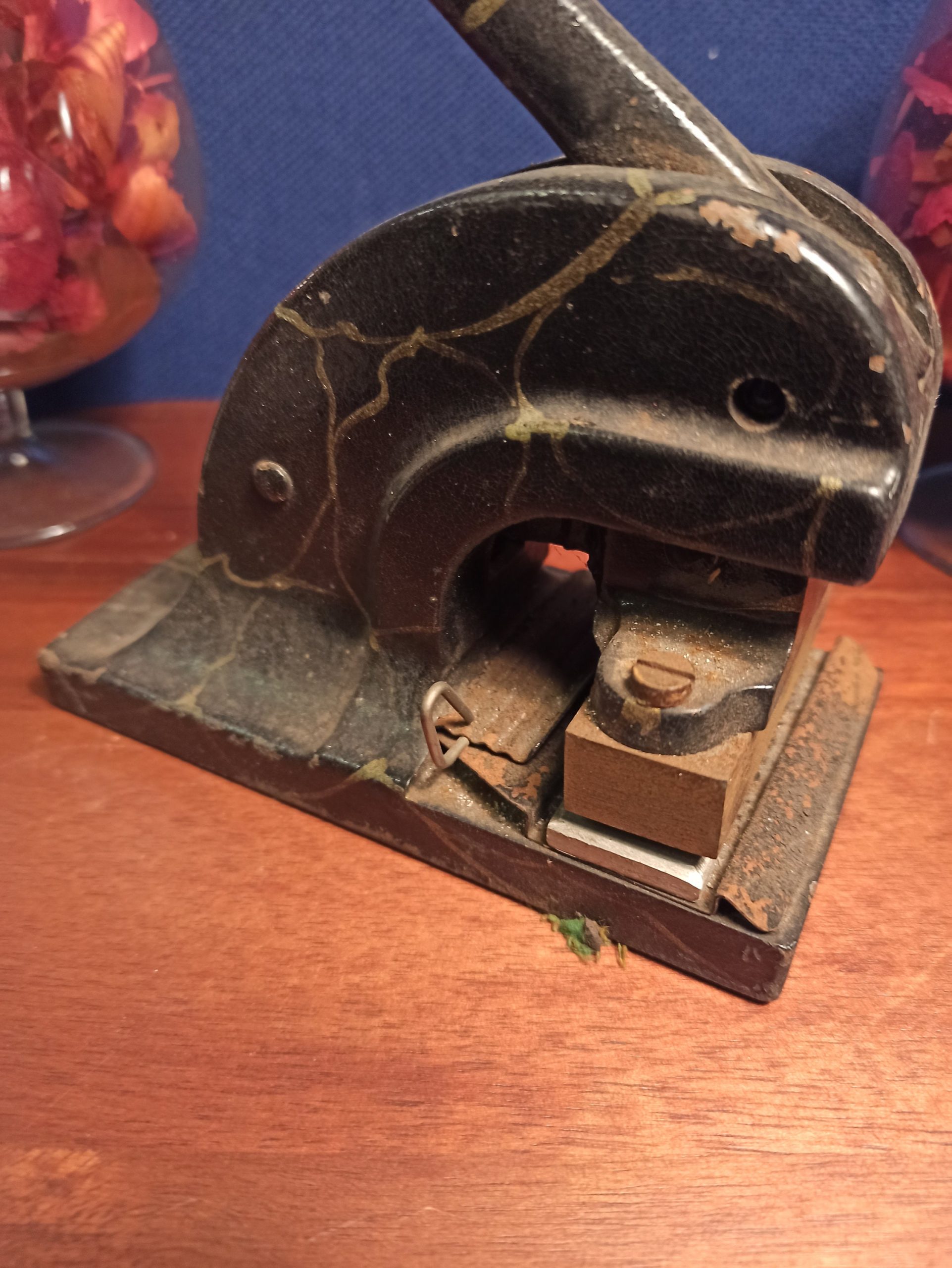 Vintage Seal / Embosser From Holdeness House. Very Good Condition For Age. - Image 2