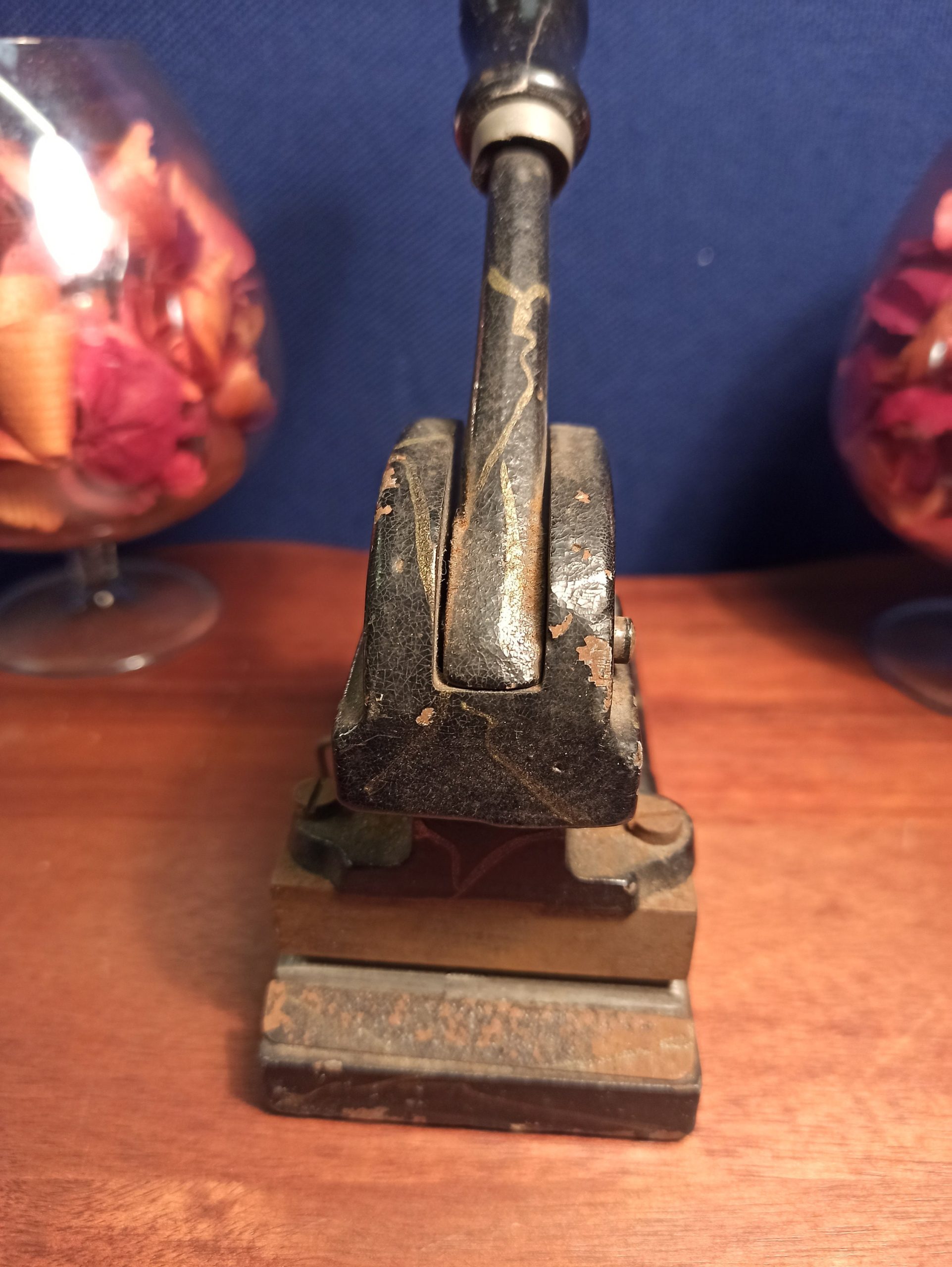 Vintage Seal / Embosser From Holdeness House. Very Good Condition For Age. - Image 3